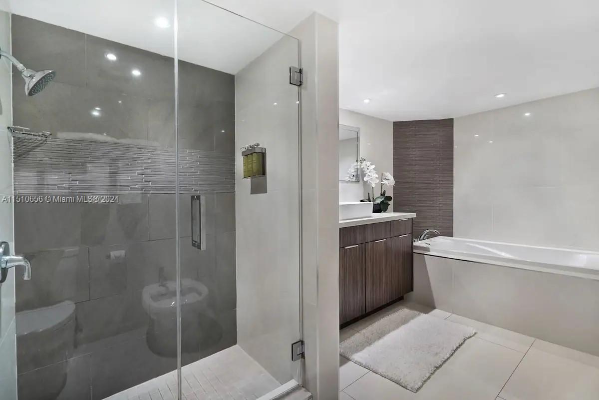 1717 N Bayshore Dr A-3442, Miami, Florida 33132, 1 Bedroom Bedrooms, ,1 BathroomBathrooms,Residentiallease,For Rent,1717 N Bayshore Dr A-3442,A11510656