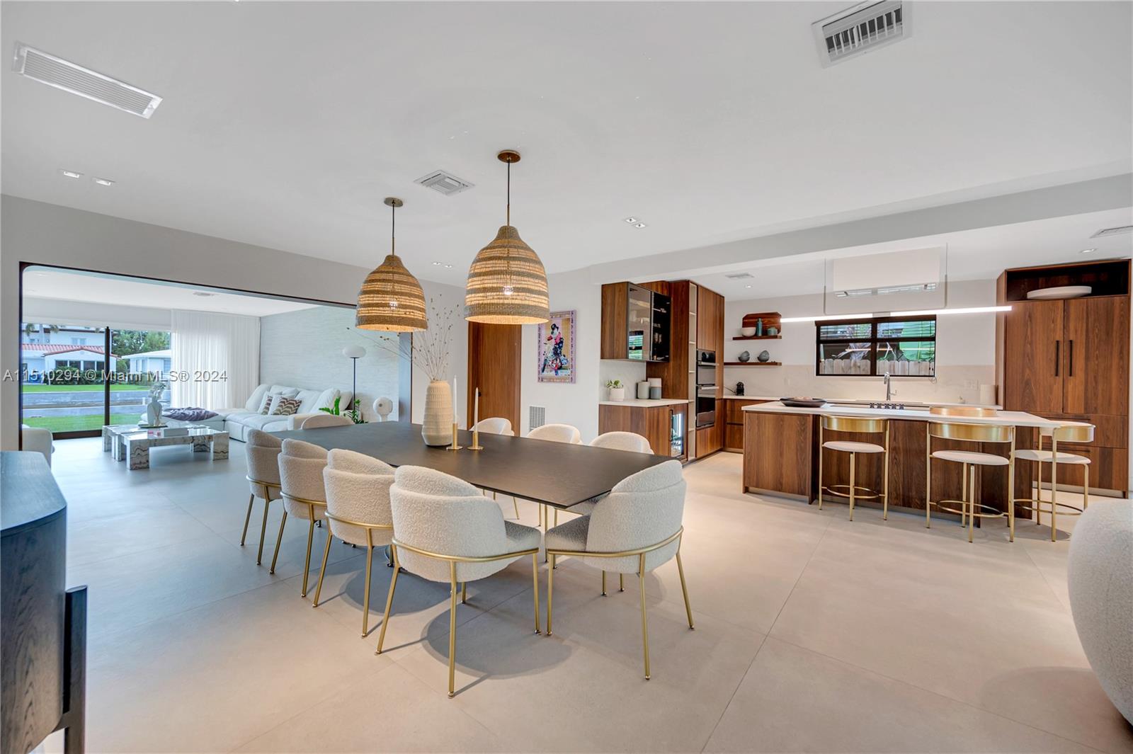 1470 Cleveland Rd, Miami Beach, FL, 33141 United States, 4 Bedrooms Bedrooms, ,3 BathroomsBathrooms,Residential,For Sale,Cleveland Rd,A11510294