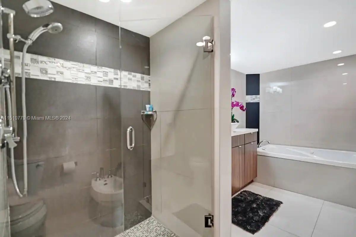 1717 N Bayshore A-3742, Miami, Florida 33132, 1 Bedroom Bedrooms, ,1 BathroomBathrooms,Residentiallease,For Rent,1717 N Bayshore A-3742,A11510779