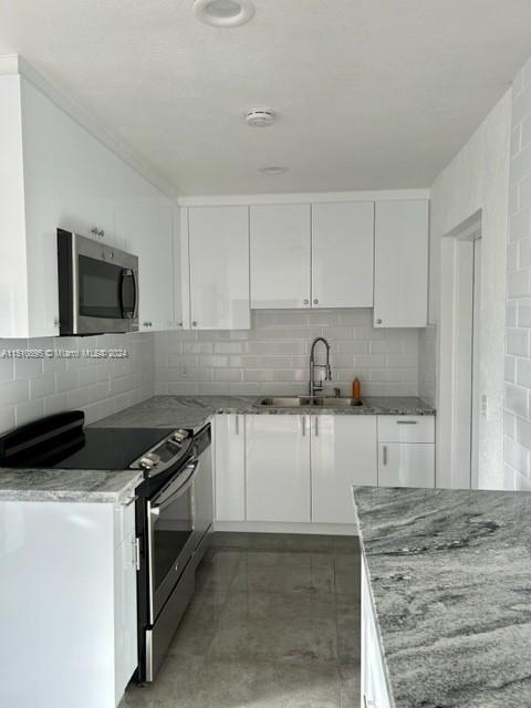 1101 15th Ct, Fort Lauderdale, FL, 33311 United States, 4 Bedrooms Bedrooms, ,3 BathroomsBathrooms,Residential,For Sale,15th Ct,A11510895