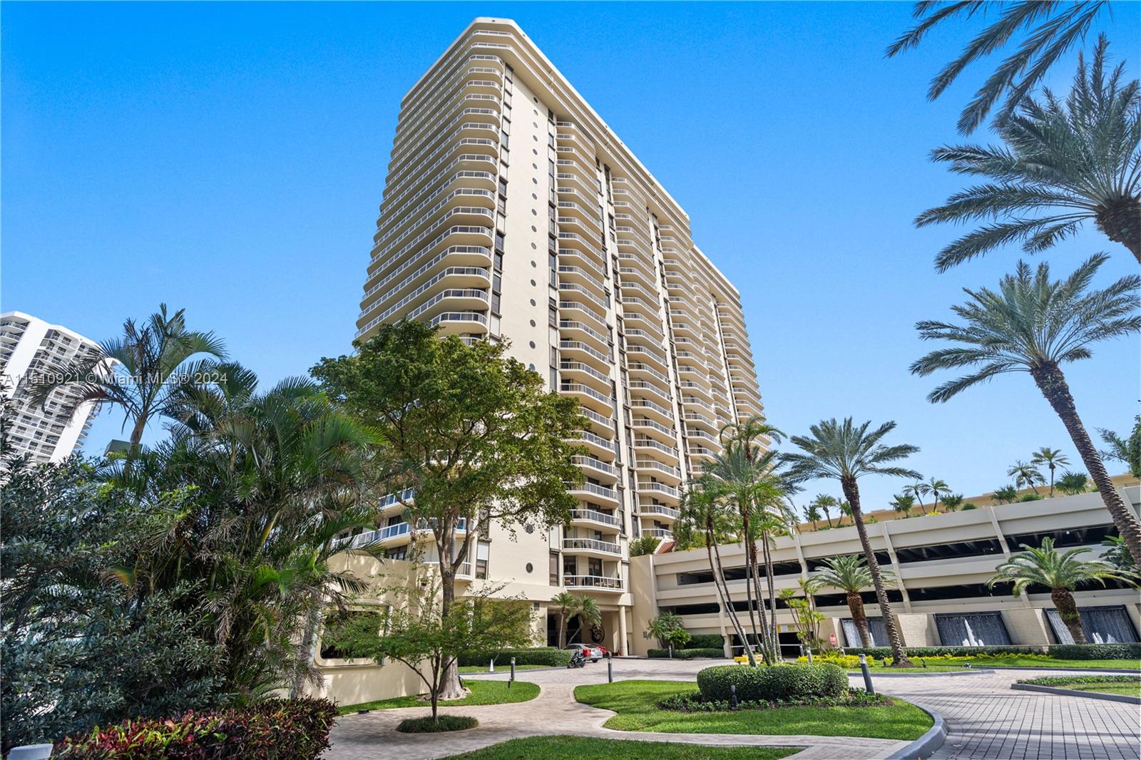 20191 E Country Club Dr 1109 + CABANA, Aventura, Florida 33180, 2 Bedrooms Bedrooms, ,2 BathroomsBathrooms,Residential,For Sale,20191 E Country Club Dr 1109 + CABANA,A11510921