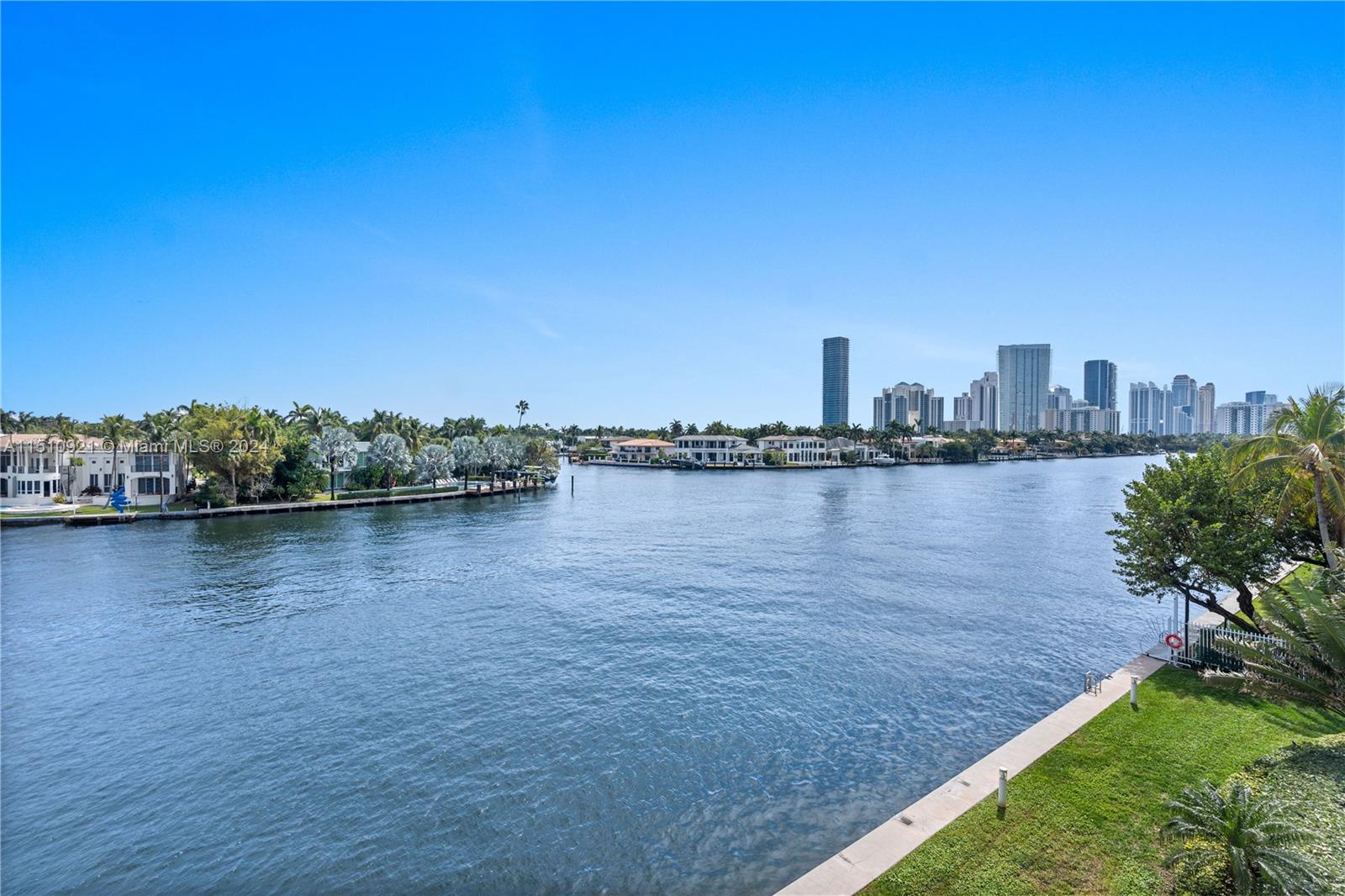 20191 Country Club Dr, Aventura, FL, 33180 United States, 2 Bedrooms Bedrooms, ,2 BathroomsBathrooms,Residential,For Sale,Country Club Dr,A11510921