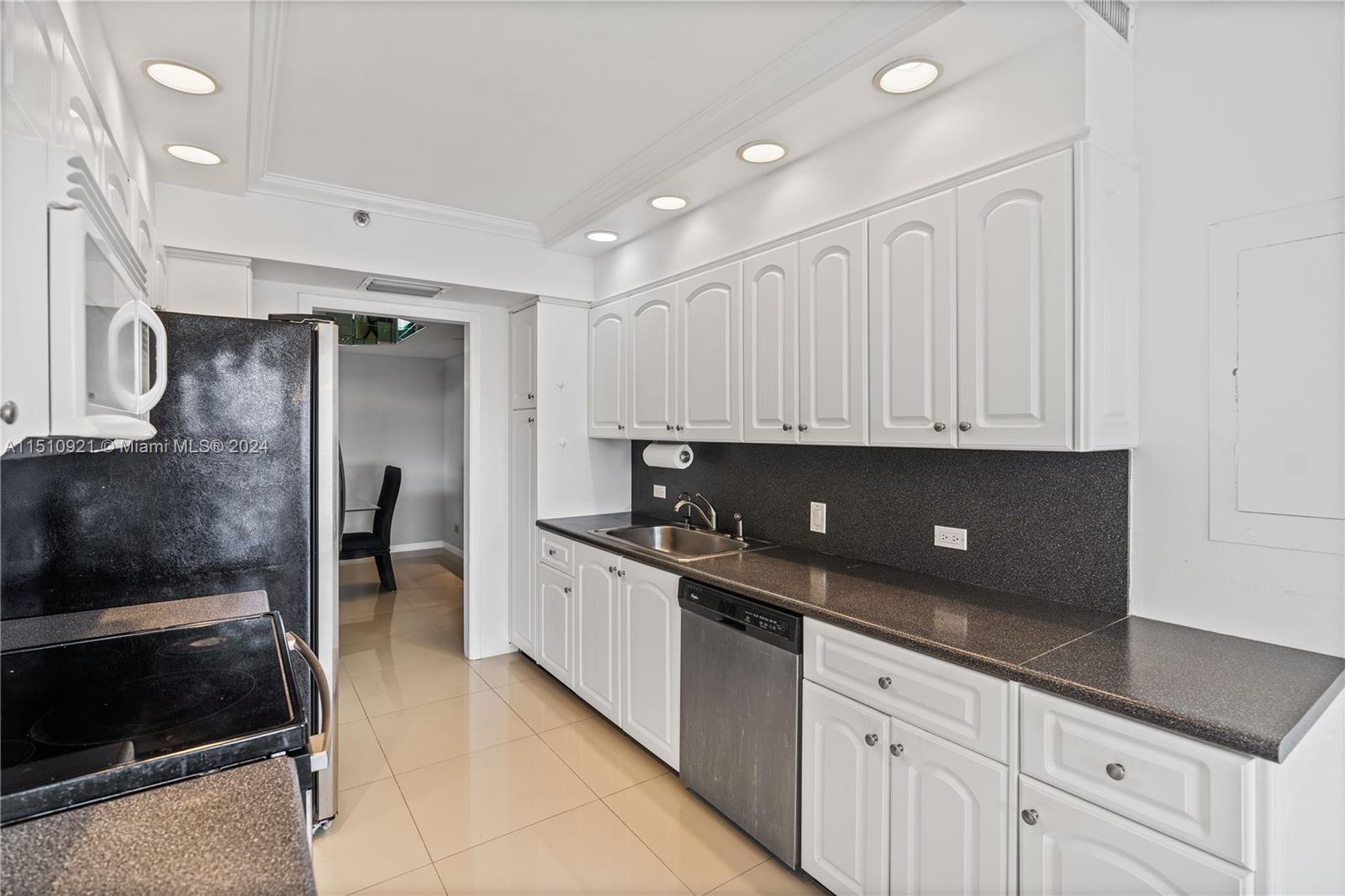 20191 Country Club Dr, Aventura, FL, 33180 United States, 2 Bedrooms Bedrooms, ,2 BathroomsBathrooms,Residential,For Sale,Country Club Dr,A11510921