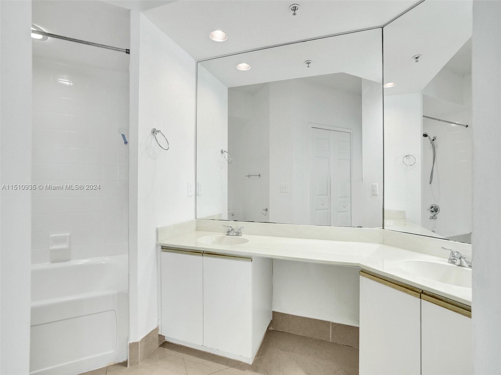 3165 NE 184th St 6305, Aventura, Florida 33160, 2 Bedrooms Bedrooms, ,2 BathroomsBathrooms,Residentiallease,For Rent,3165 NE 184th St 6305,A11510935