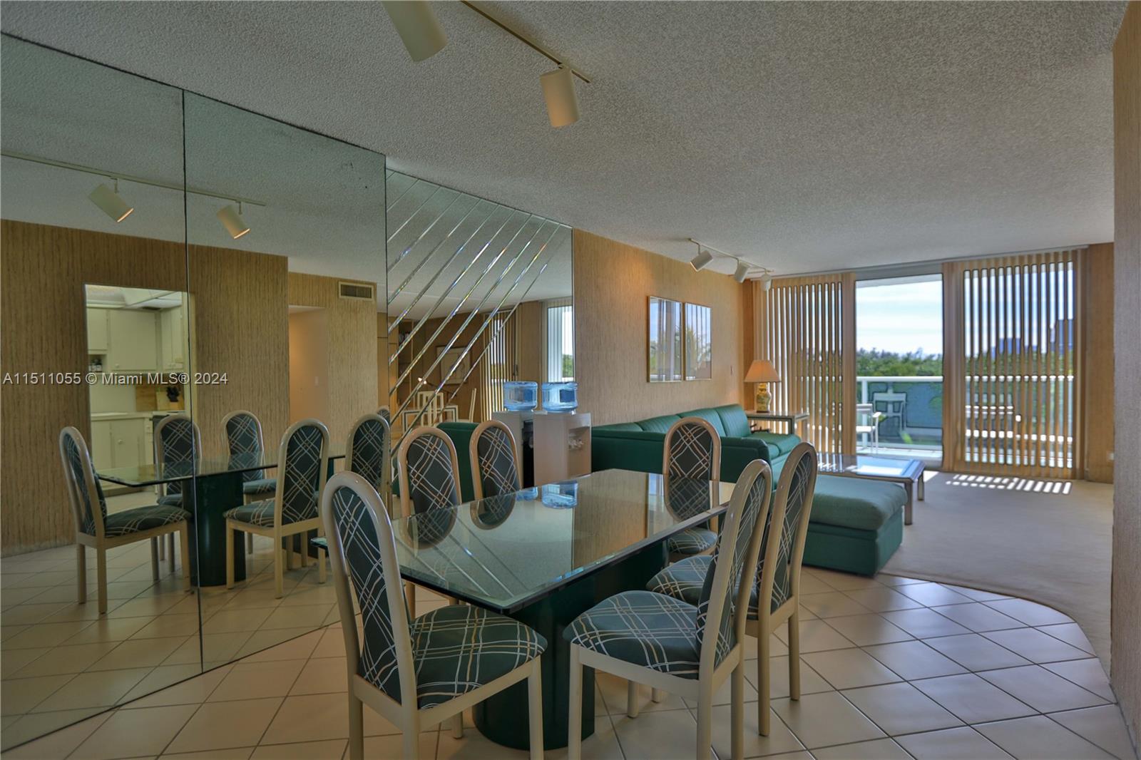 100 Bayview Dr, Sunny Isles Beach, FL, 33160 United States, 2 Bedrooms Bedrooms, ,2 BathroomsBathrooms,Residential,For Sale,Bayview Dr,A11511055