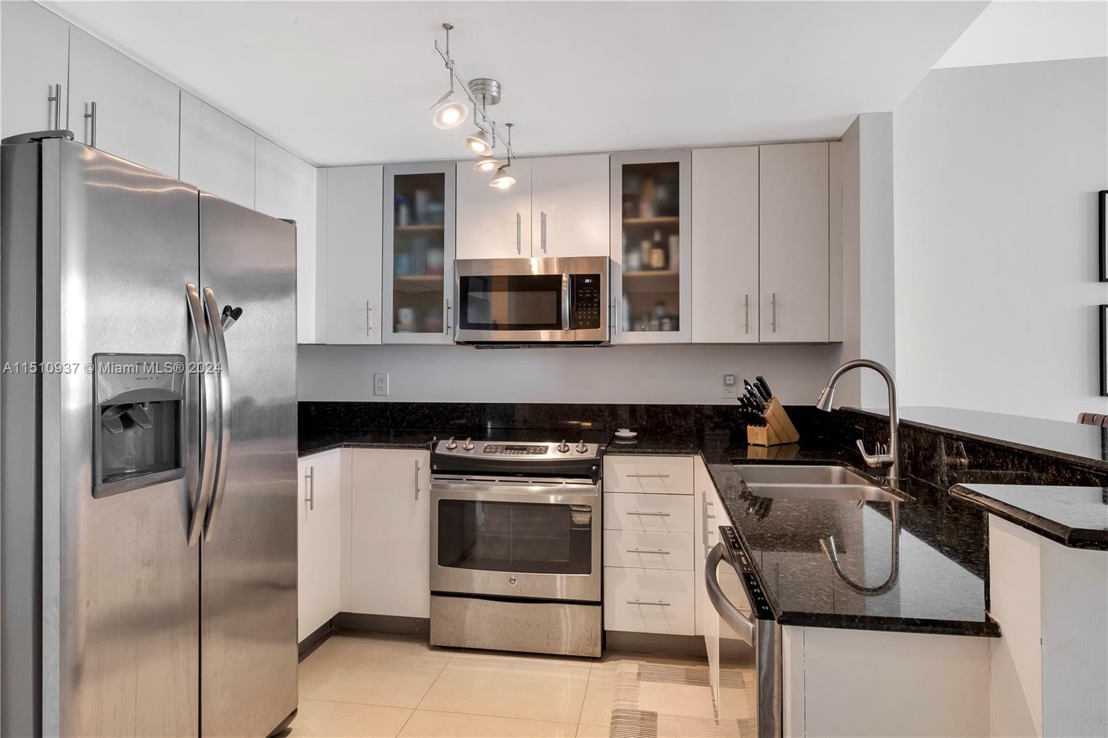 7914 Harbor Island Dr 204, North Bay Village, Florida 33141, 3 Bedrooms Bedrooms, ,2 BathroomsBathrooms,Residential,For Sale,7914 Harbor Island Dr 204,A11510937