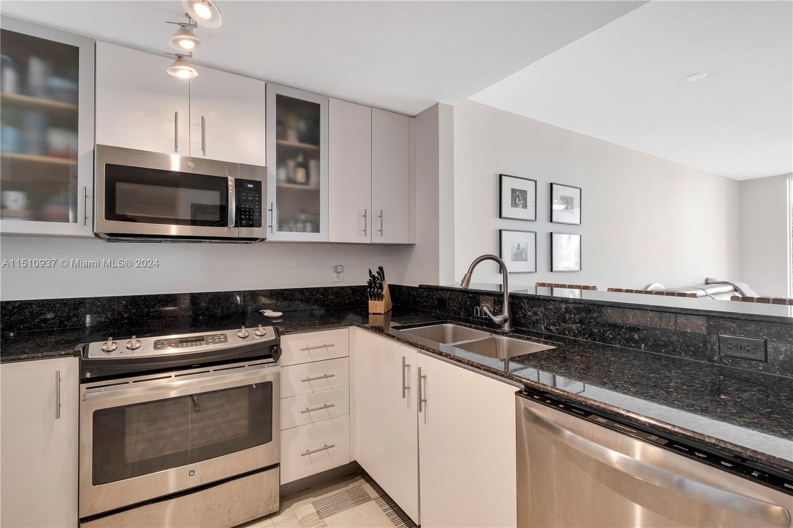 7914 Harbor Island Dr 204, North Bay Village, Florida 33141, 3 Bedrooms Bedrooms, ,2 BathroomsBathrooms,Residential,For Sale,7914 Harbor Island Dr 204,A11510937