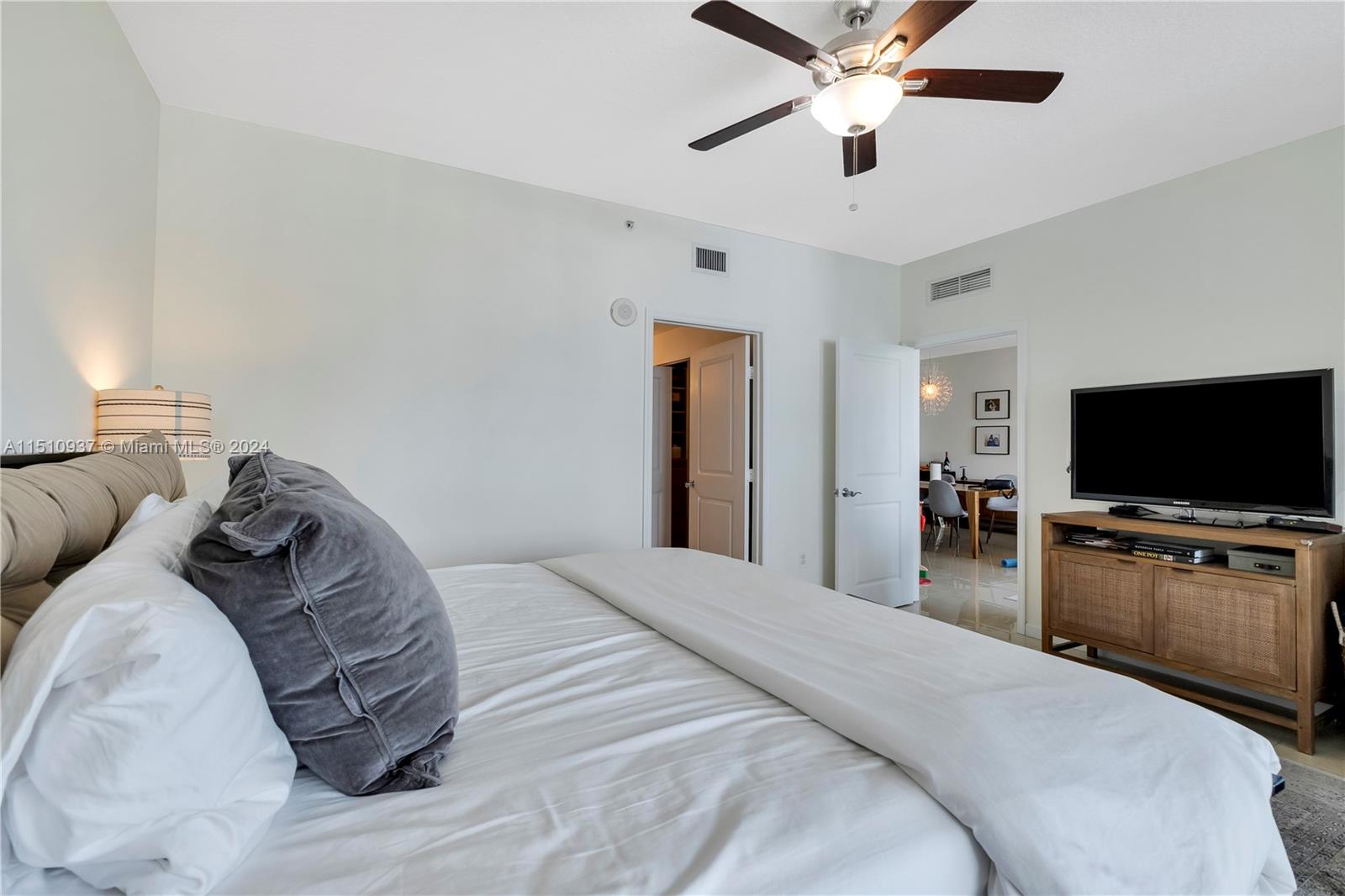 7914 Harbor Island Dr 204, North Bay Village, Florida 33141, 3 Bedrooms Bedrooms, ,2 BathroomsBathrooms,Residential,For Sale,7914 Harbor Island Dr 204,A11510937