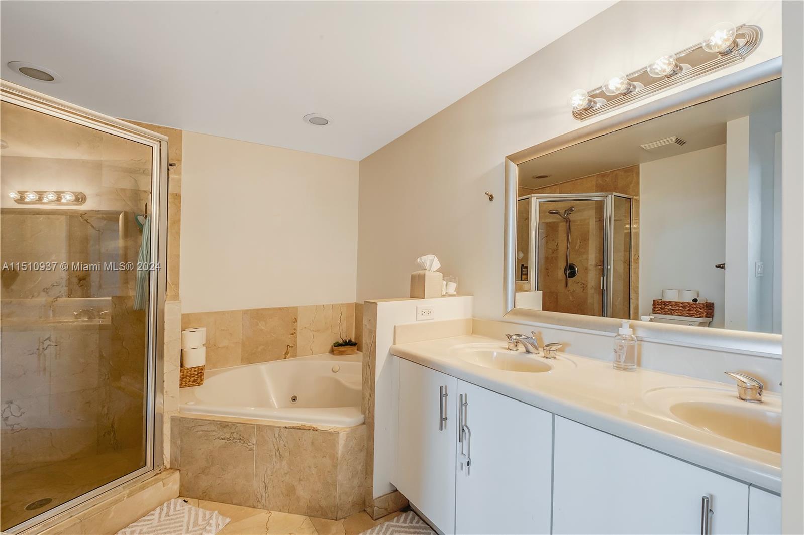 7914 Harbor Island Dr 204, North Bay Village, Florida 33141, 3 Bedrooms Bedrooms, ,2 BathroomsBathrooms,Residential,For Sale,7914 Harbor Island Dr 204,A11510937