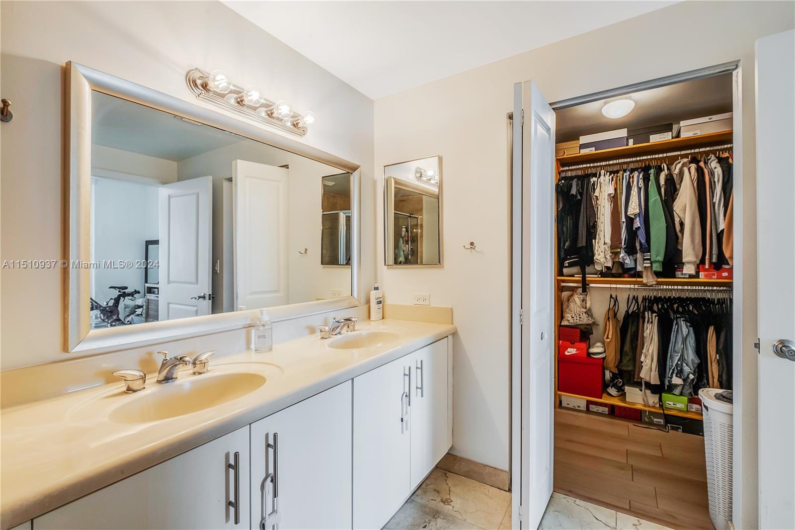 7914 Harbor Island Dr 204, North Bay Village, Florida 33141, 3 Bedrooms Bedrooms, ,2 BathroomsBathrooms,Residential,For Sale,7914 Harbor Island Dr 204,A11510937