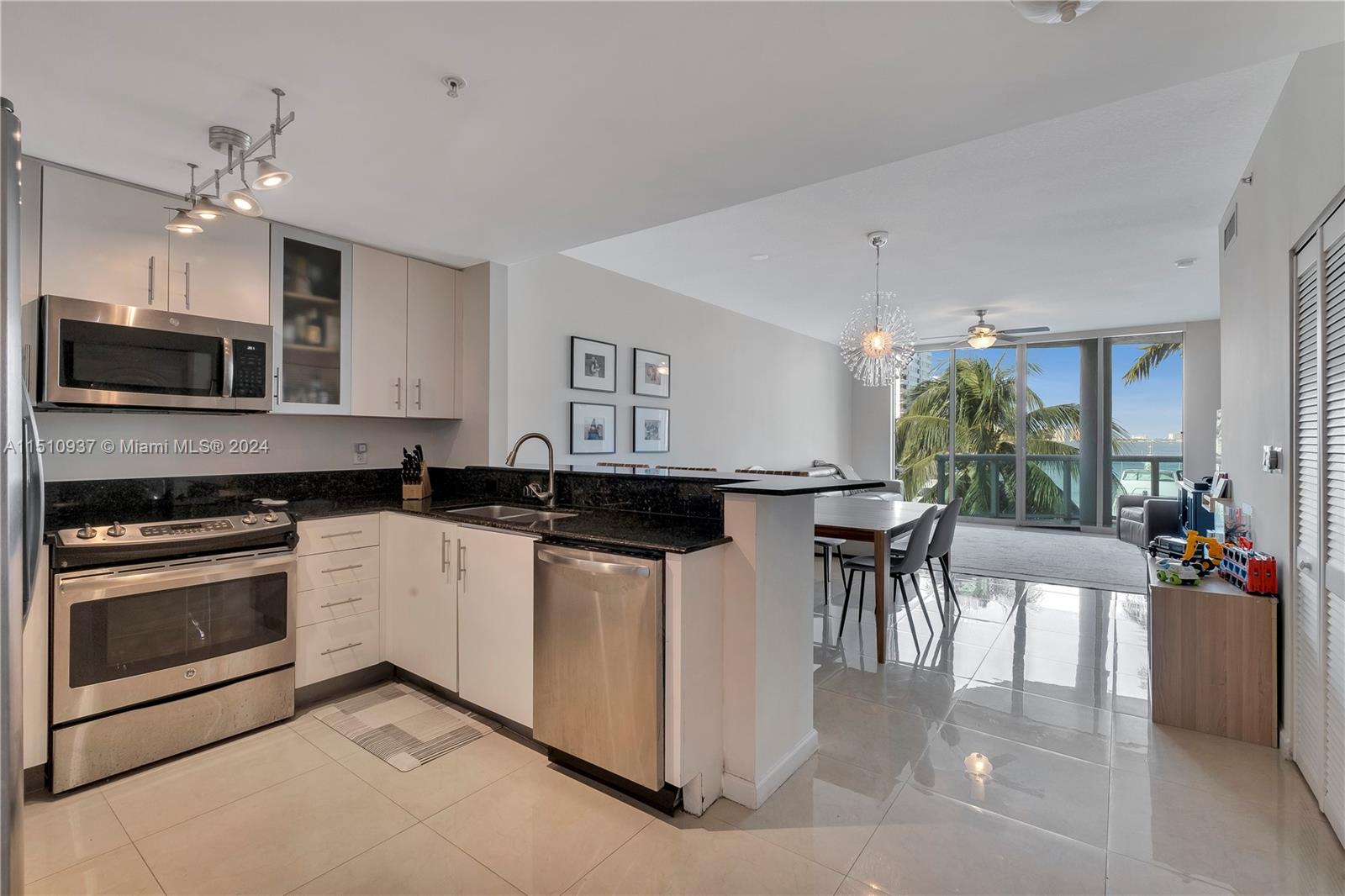 7914 Harbor Island Dr 204, North Bay Village, Florida 33141, 3 Bedrooms Bedrooms, ,2 BathroomsBathrooms,Residential,For Sale,7914 Harbor Island Dr 204,A11510937