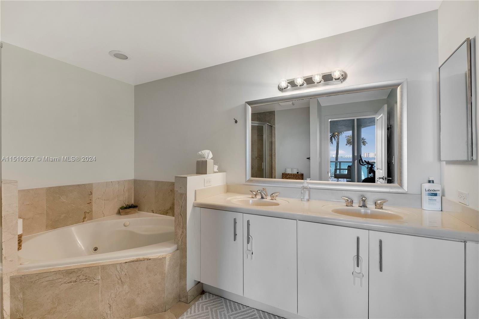 7914 Harbor Island Dr 204, North Bay Village, Florida 33141, 3 Bedrooms Bedrooms, ,2 BathroomsBathrooms,Residential,For Sale,7914 Harbor Island Dr 204,A11510937