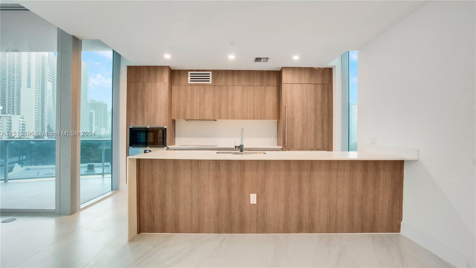 17550 Collins Ave, Sunny Isles Beach, FL, 33160 United States, 3 Bedrooms Bedrooms, ,3 BathroomsBathrooms,Residential,For Sale,Collins Ave,A11510896