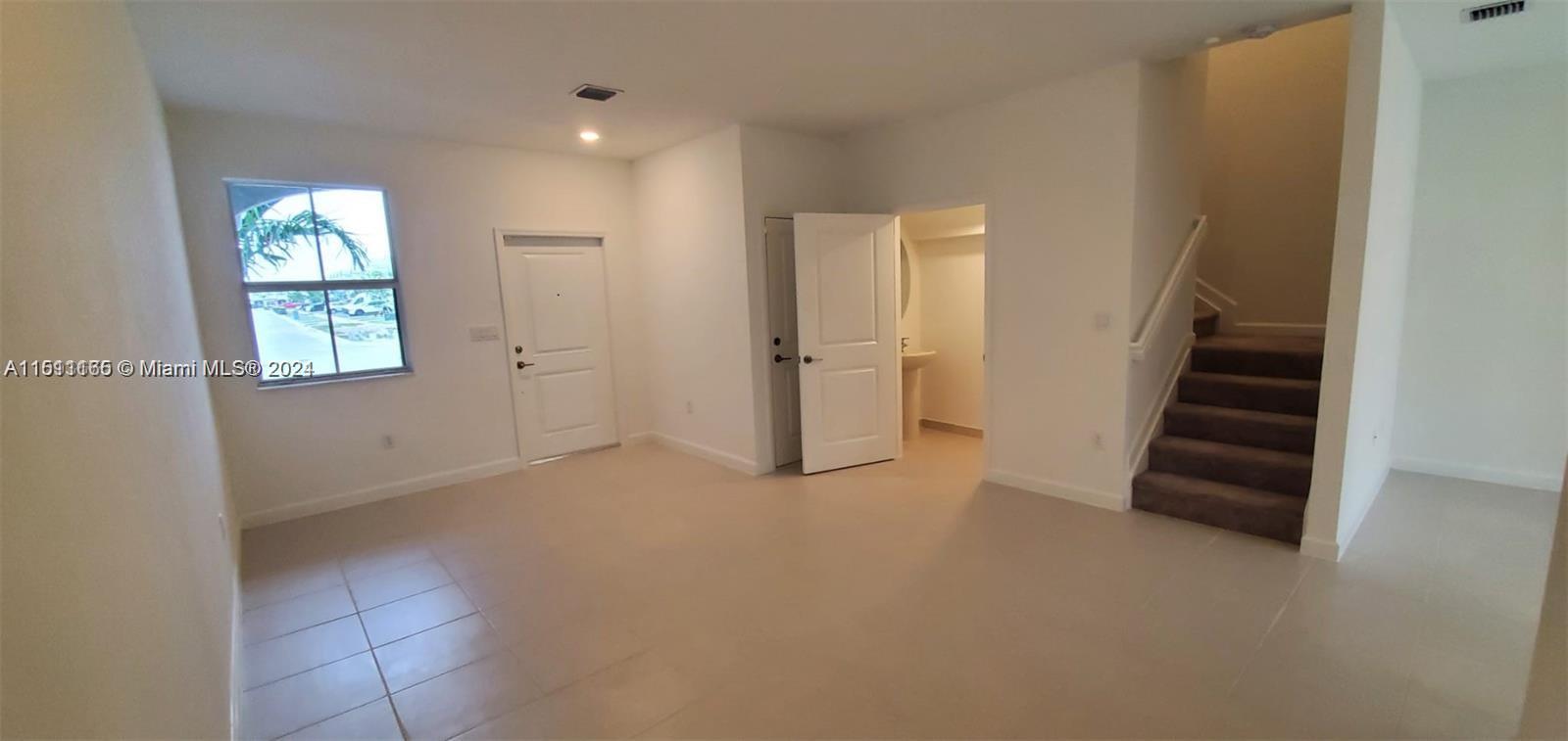 1211 SE 27th Ter, Homestead, Florida 33035, 3 Bedrooms Bedrooms, ,2 BathroomsBathrooms,Residentiallease,For Rent,1211 SE 27th Ter,A11511165