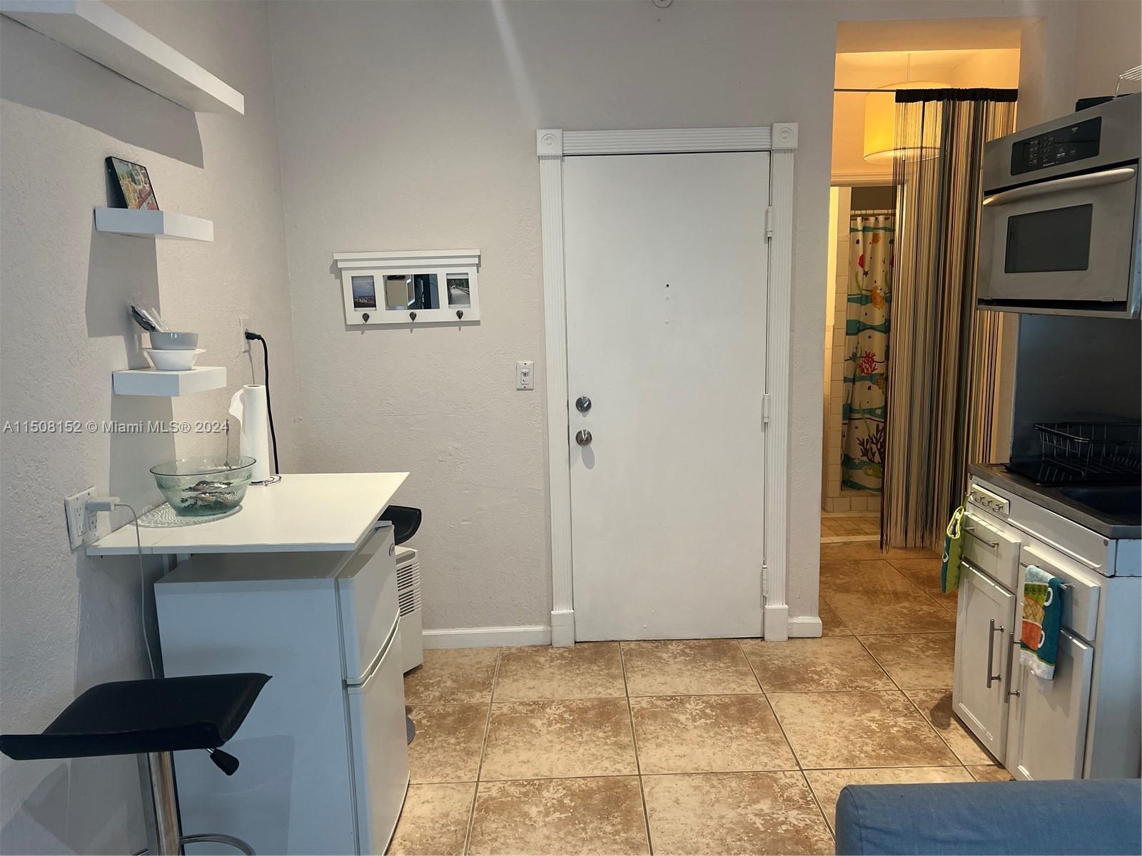 Miami Beach, Florida 33140, ,1 BathroomBathrooms,Residentiallease,For Rent,A11508152