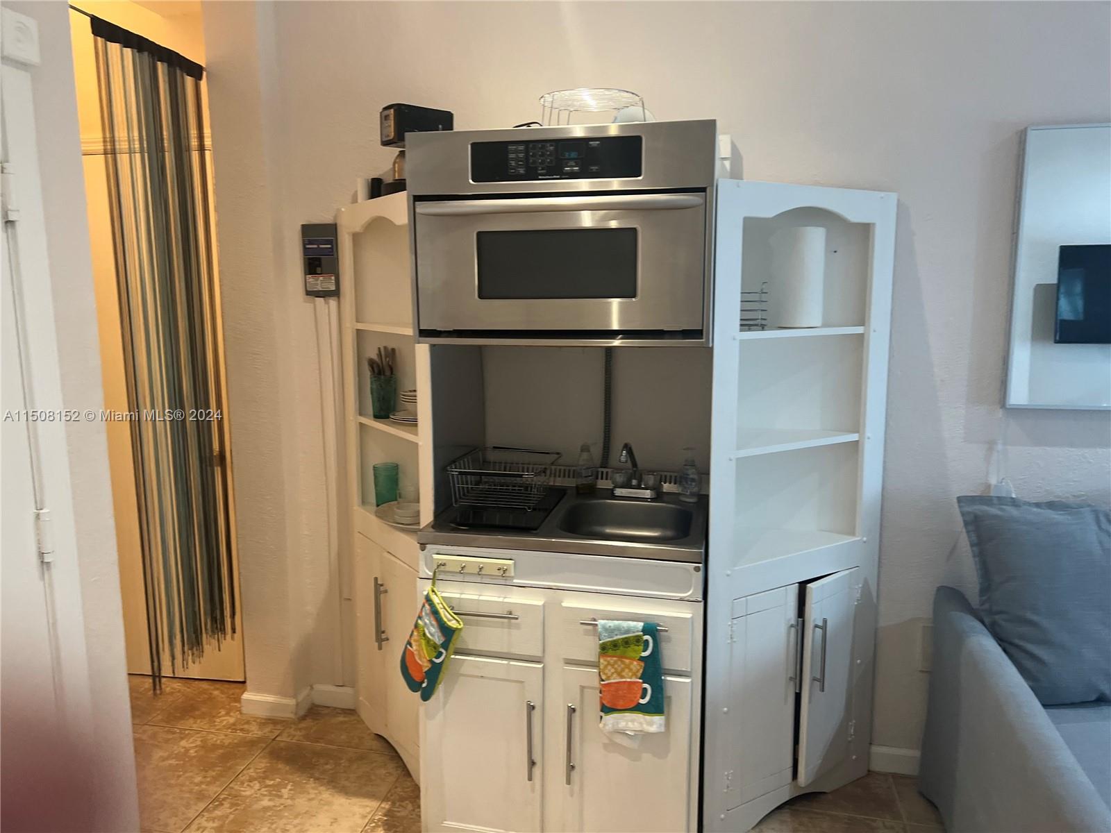 Miami Beach, Florida 33140, ,1 BathroomBathrooms,Residentiallease,For Rent,A11508152