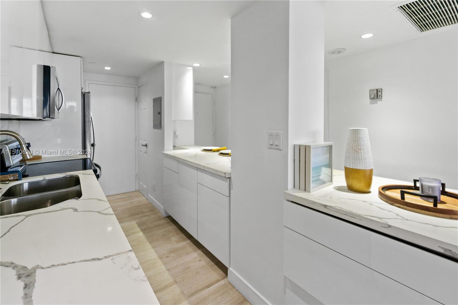 100 Lincoln Rd 1120, Miami Beach, Florida 33139, ,1 BathroomBathrooms,Residential,For Sale,100 Lincoln Rd 1120,A11510620