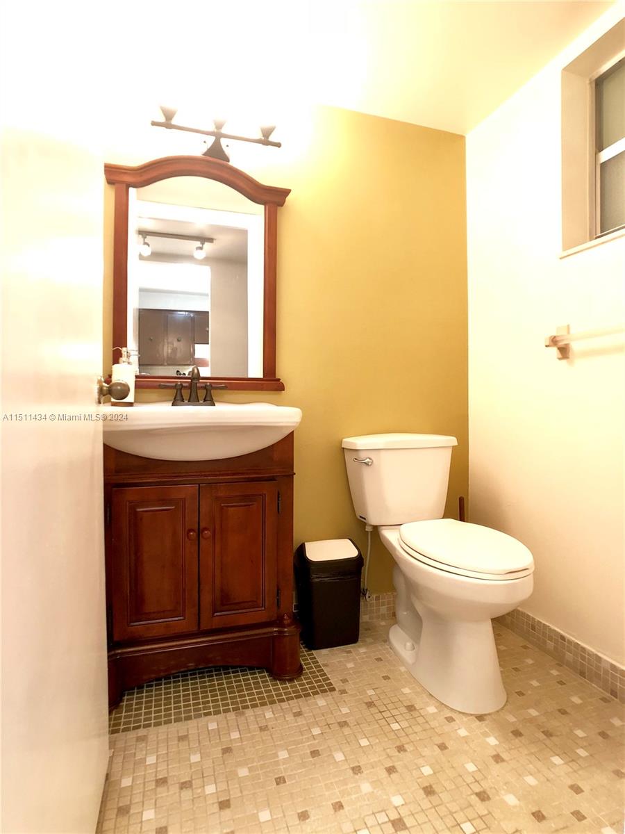 4101 Indian Creek Dr 302, Miami Beach, Florida 33140, 1 Bedroom Bedrooms, ,1 BathroomBathrooms,Residentiallease,For Rent,4101 Indian Creek Dr 302,A11511434