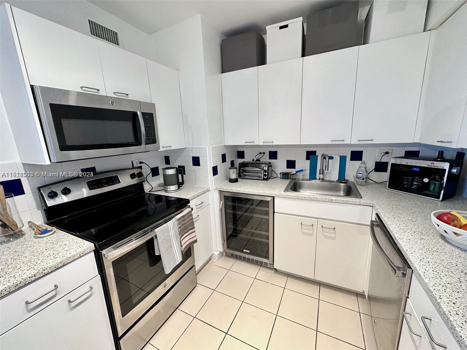 1500 Bay Rd 1002S, Miami Beach, Florida 33139, 1 Bedroom Bedrooms, ,1 BathroomBathrooms,Residentiallease,For Rent,1500 Bay Rd 1002S,A11511503