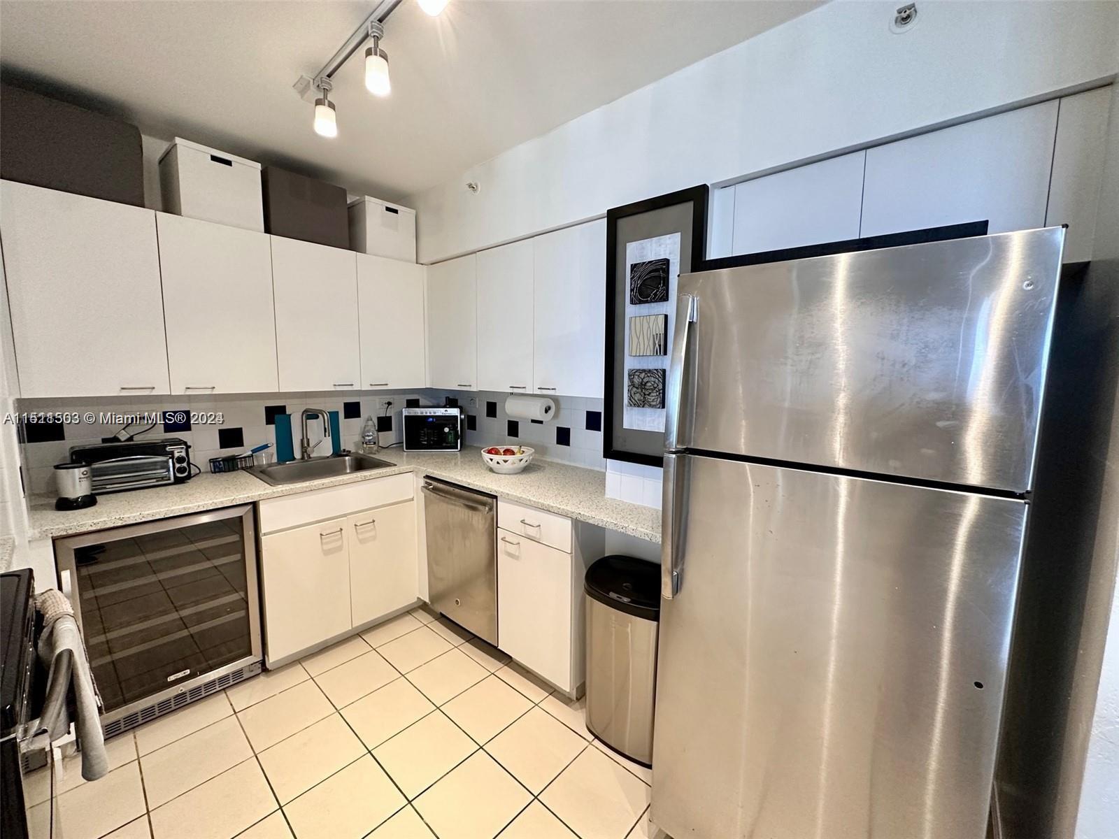 1500 Bay Rd 1002S, Miami Beach, Florida 33139, 1 Bedroom Bedrooms, ,1 BathroomBathrooms,Residentiallease,For Rent,1500 Bay Rd 1002S,A11511503