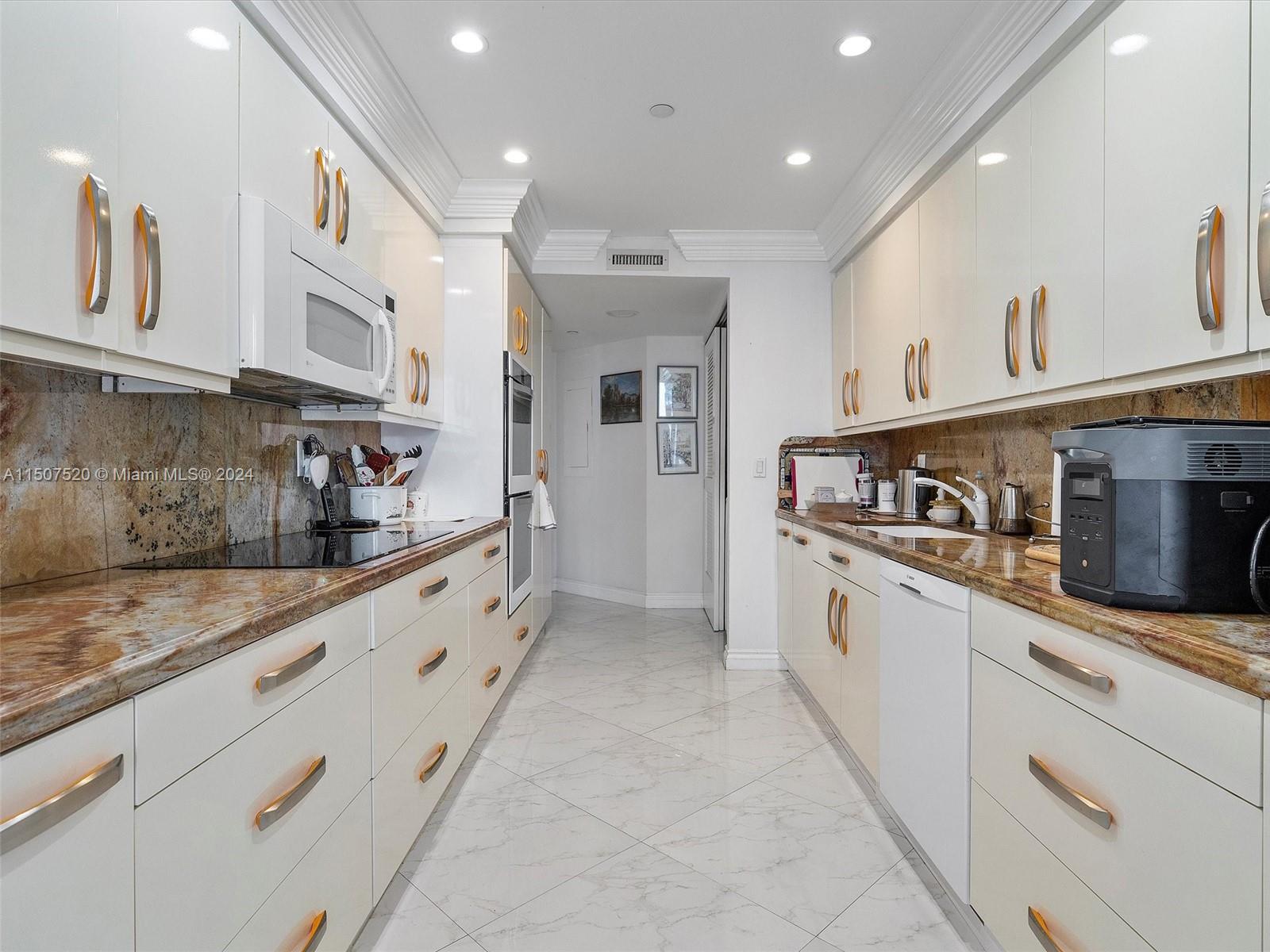 19500 Turnberry Way, Aventura, FL, 33180 United States, 2 Bedrooms Bedrooms, ,2 BathroomsBathrooms,Residential,For Sale,Turnberry Way,A11507520
