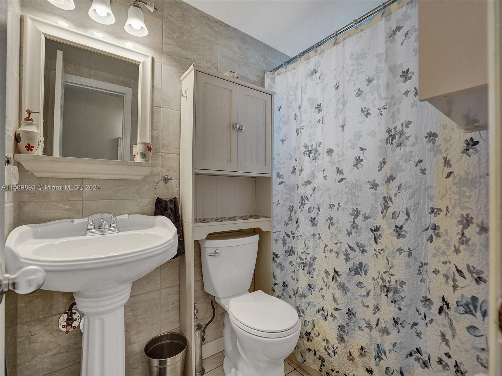 16901 NE 13th Ave 110, Miami, Florida 33162, 1 Bedroom Bedrooms, ,1 BathroomBathrooms,Residential,For Sale,16901 NE 13th Ave 110,A11509893