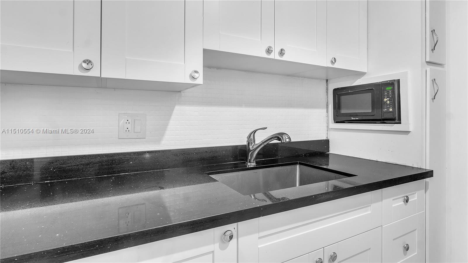 815 SW 10th Ter 20V, Hallandale Beach, Florida 33009, 1 Bedroom Bedrooms, ,1 BathroomBathrooms,Residential,For Sale,815 SW 10th Ter 20V,A11510554