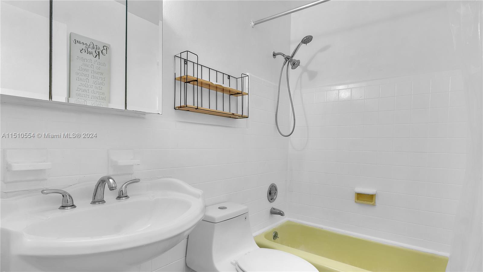 815 SW 10th Ter 20V, Hallandale Beach, Florida 33009, 1 Bedroom Bedrooms, ,1 BathroomBathrooms,Residential,For Sale,815 SW 10th Ter 20V,A11510554