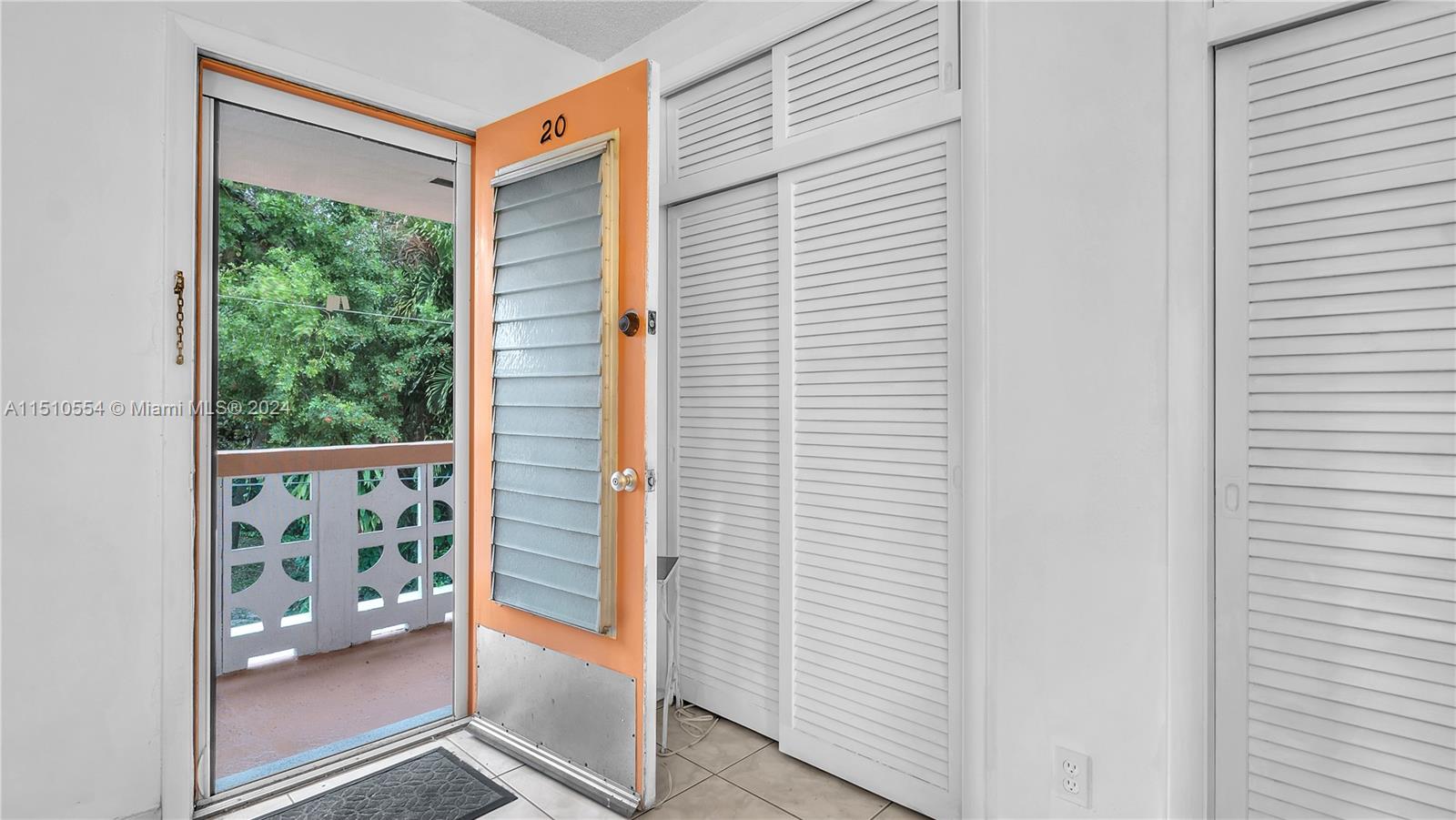 815 SW 10th Ter 20V, Hallandale Beach, Florida 33009, 1 Bedroom Bedrooms, ,1 BathroomBathrooms,Residential,For Sale,815 SW 10th Ter 20V,A11510554