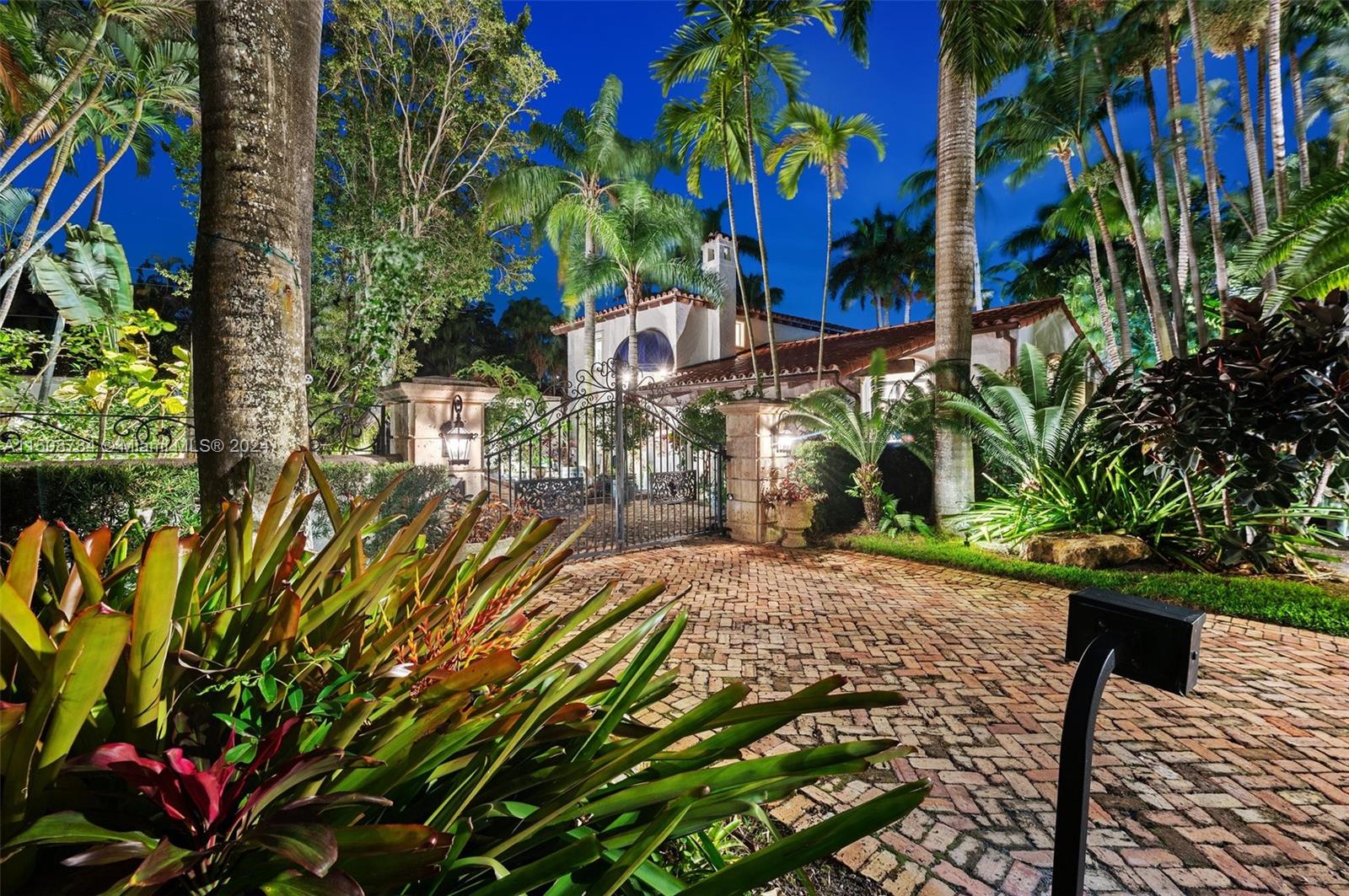 3632 Stewart Ave, Miami, FL 33133, 4 Bedrooms Bedrooms, ,5 BathroomsBathrooms,Residential,For Sale,Stewart Ave,A11508784