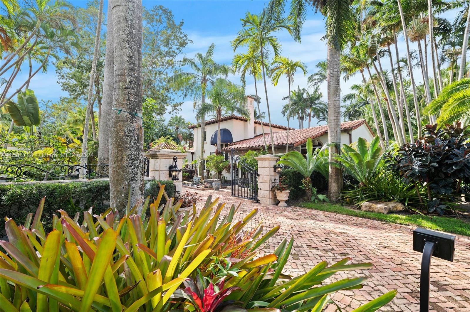 3632 Stewart Ave, Miami, FL 33133, 4 Bedrooms Bedrooms, ,5 BathroomsBathrooms,Residential,For Sale,Stewart Ave,A11508784