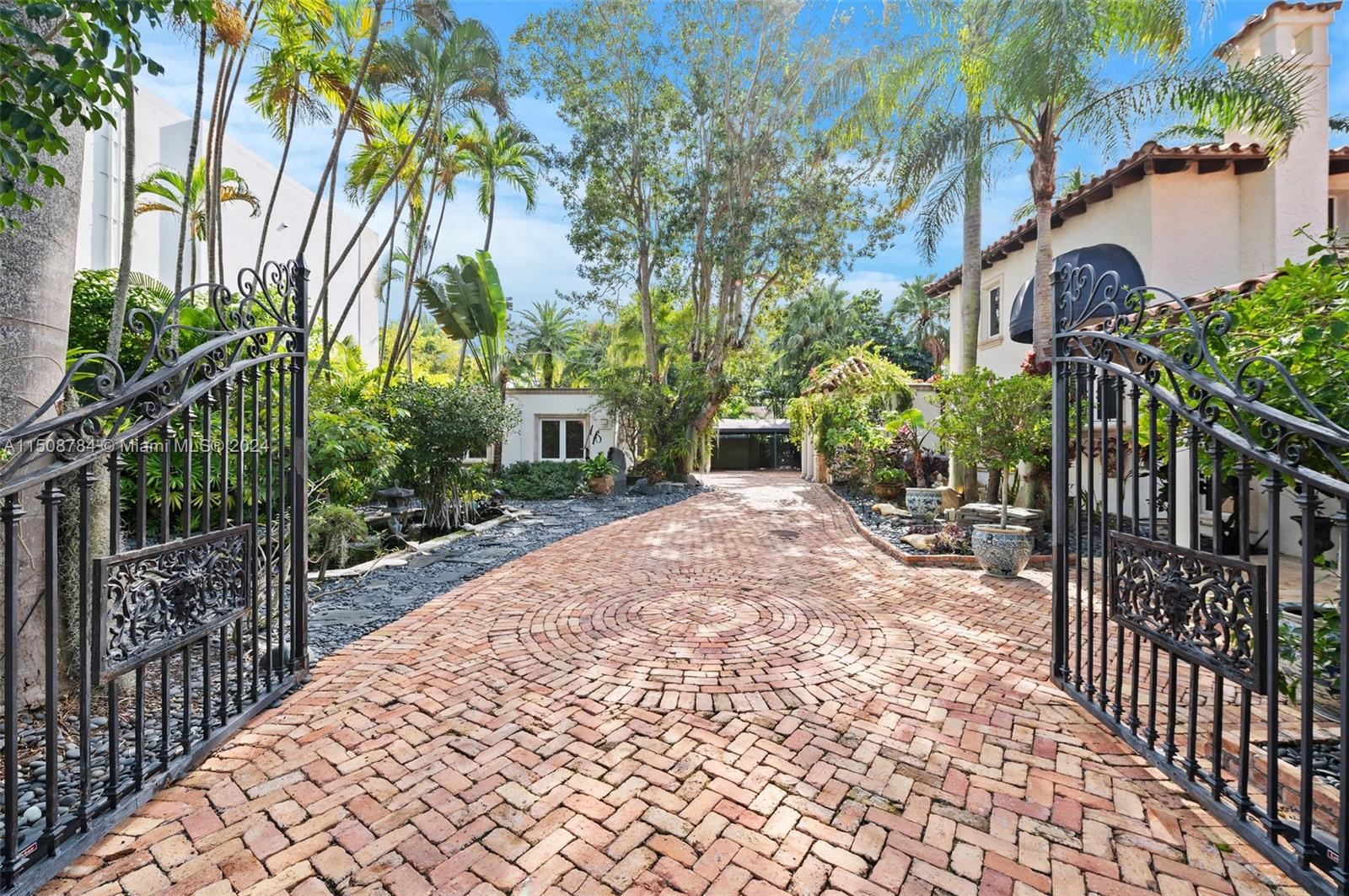 3632 Stewart Ave, Miami, FL 33133, 4 Bedrooms Bedrooms, ,5 BathroomsBathrooms,Residential,For Sale,Stewart Ave,A11508784