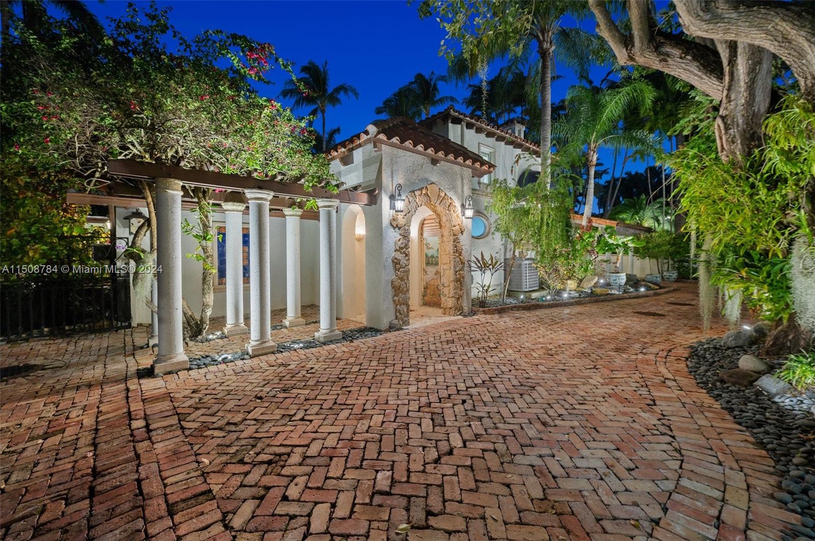 3632 Stewart Ave, Miami, FL 33133, 4 Bedrooms Bedrooms, ,5 BathroomsBathrooms,Residential,For Sale,Stewart Ave,A11508784