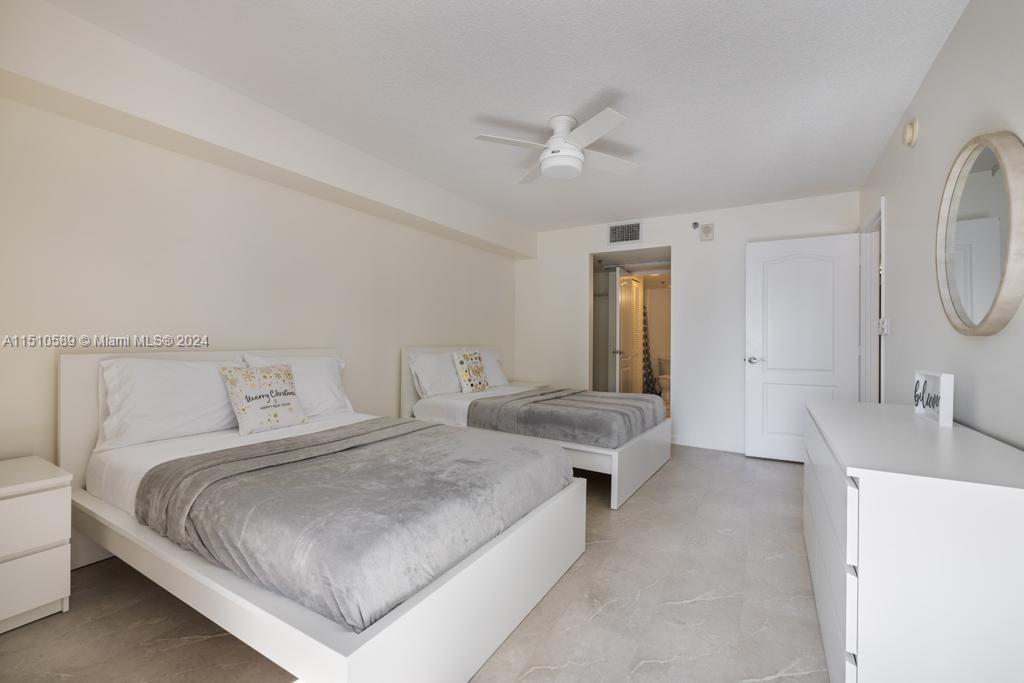 1200 Brickell Bay Dr 1919, Miami, Florida 33131, 1 Bedroom Bedrooms, ,1 BathroomBathrooms,Residential,For Sale,1200 Brickell Bay Dr 1919,A11510589