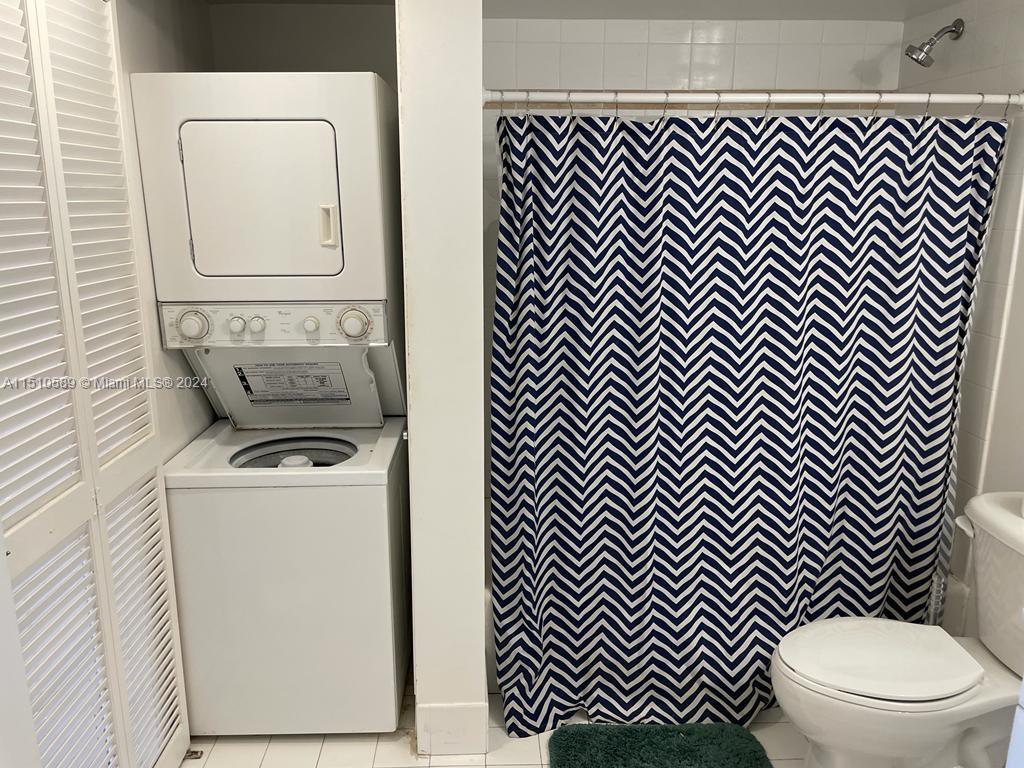 1200 Brickell Bay Dr 1919, Miami, Florida 33131, 1 Bedroom Bedrooms, ,1 BathroomBathrooms,Residential,For Sale,1200 Brickell Bay Dr 1919,A11510589