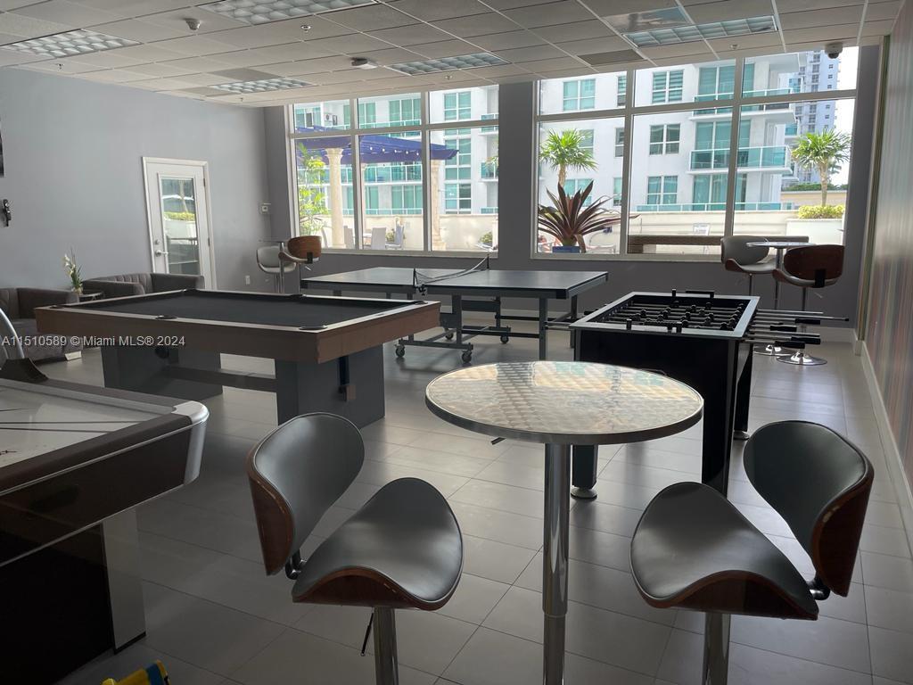 1200 Brickell Bay Dr 1919, Miami, Florida 33131, 1 Bedroom Bedrooms, ,1 BathroomBathrooms,Residential,For Sale,1200 Brickell Bay Dr 1919,A11510589