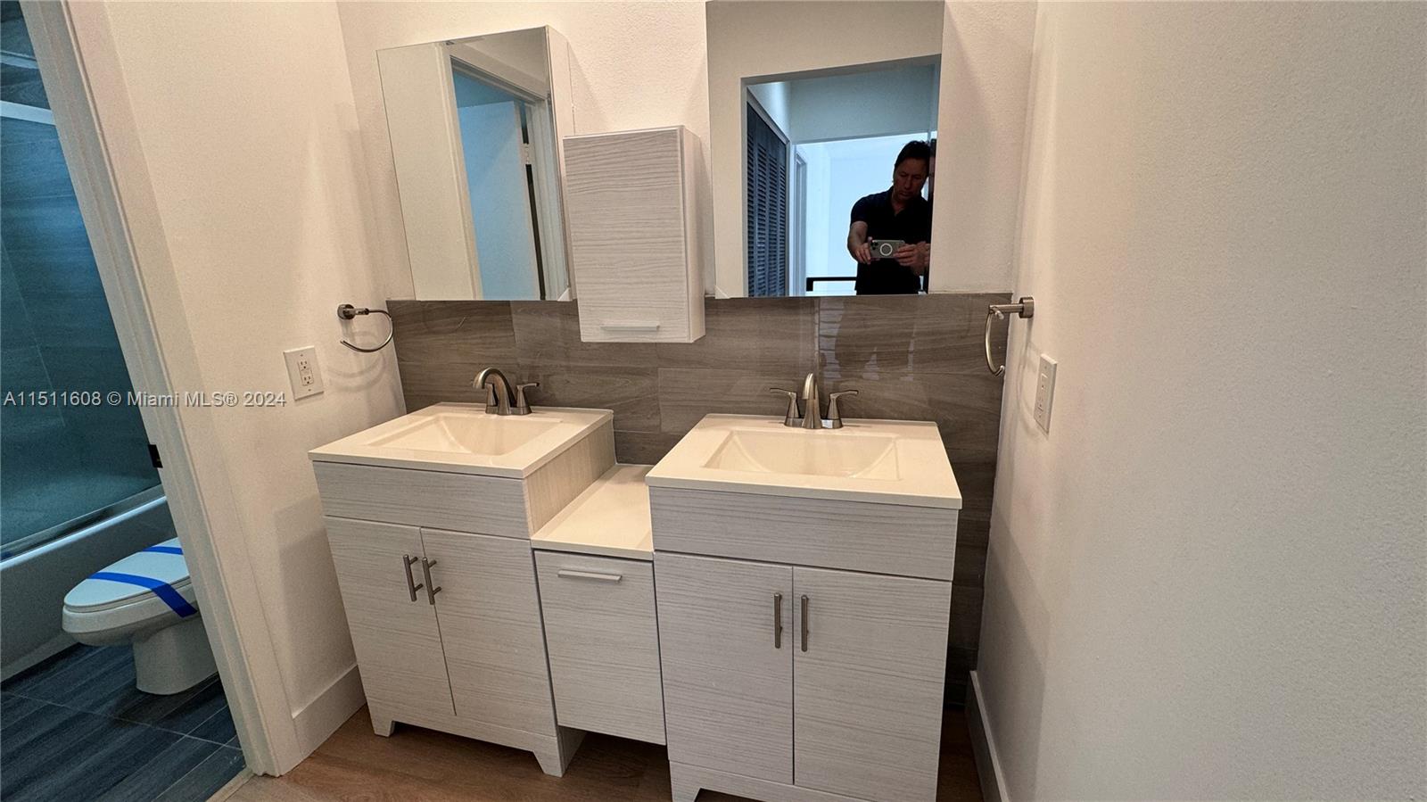 370 City View Dr, Fort Lauderdale, FL, 33311 United States, 3 Bedrooms Bedrooms, ,2 BathroomsBathrooms,Residential,For Sale,City View Dr,A11511608