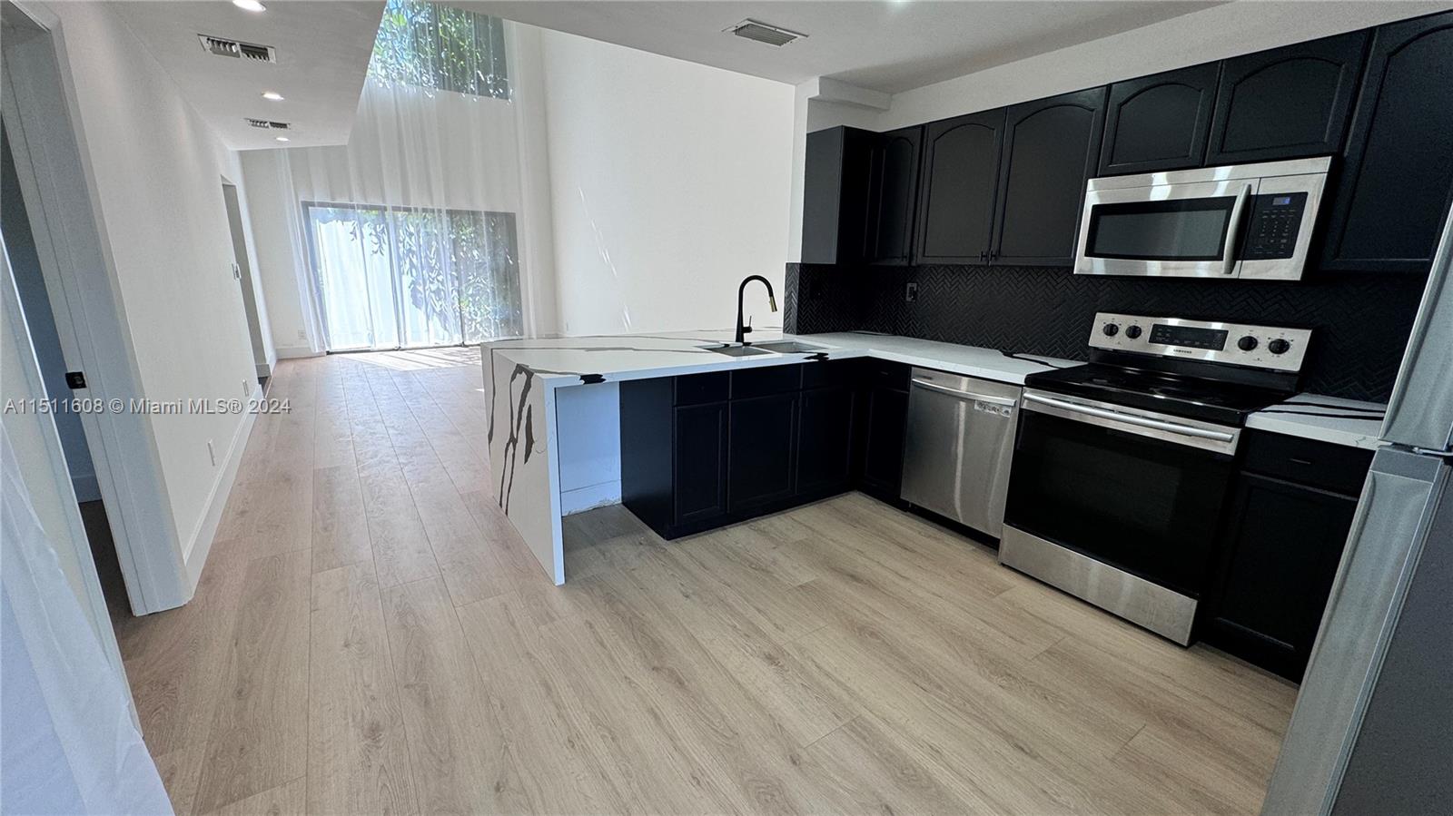 370 City View Dr, Fort Lauderdale, FL, 33311 United States, 3 Bedrooms Bedrooms, ,2 BathroomsBathrooms,Residential,For Sale,City View Dr,A11511608