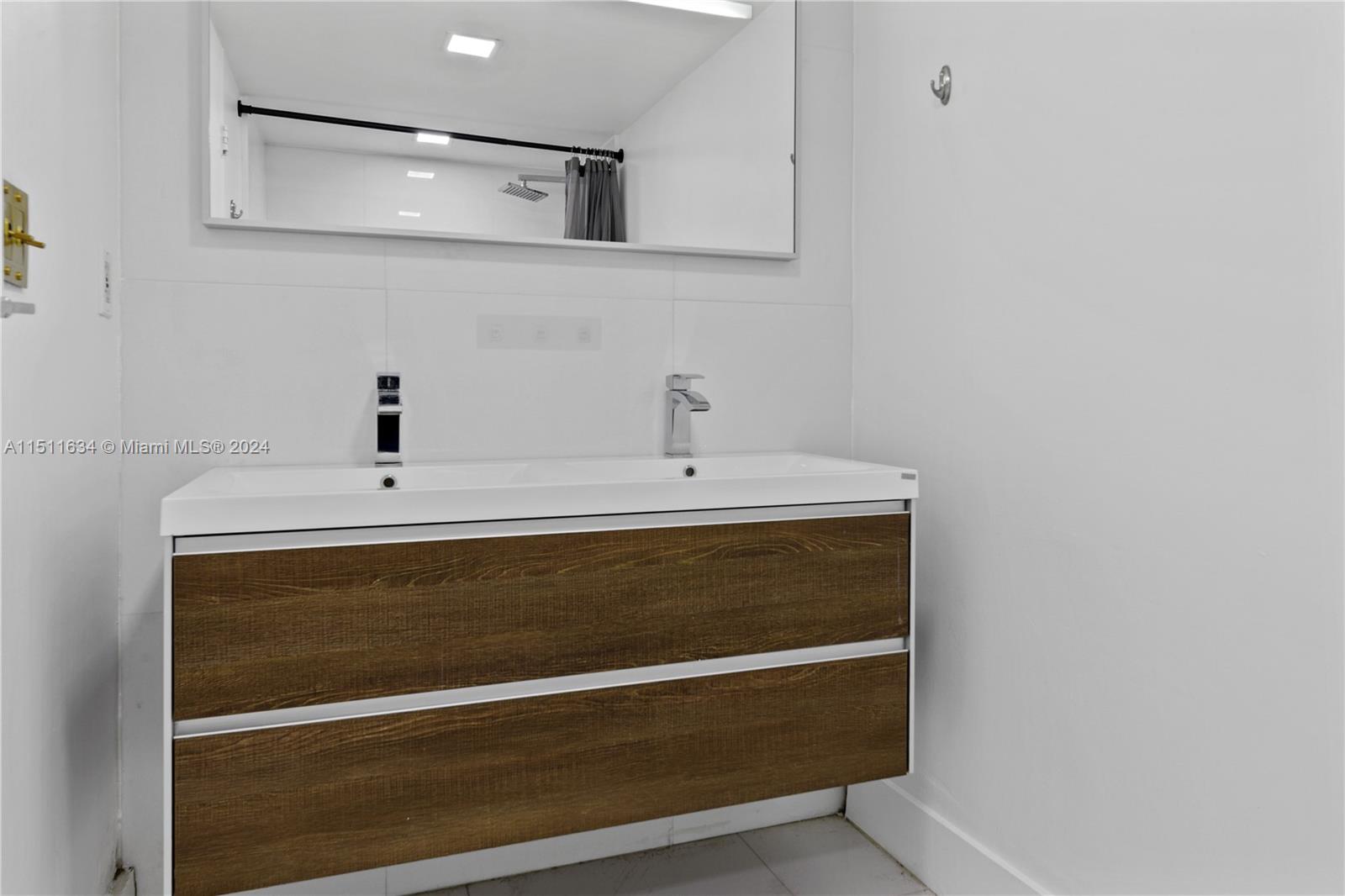 555 NE 15th St 417, Miami, Florida 33132, ,1 BathroomBathrooms,Residential,For Sale,555 NE 15th St 417,A11511634