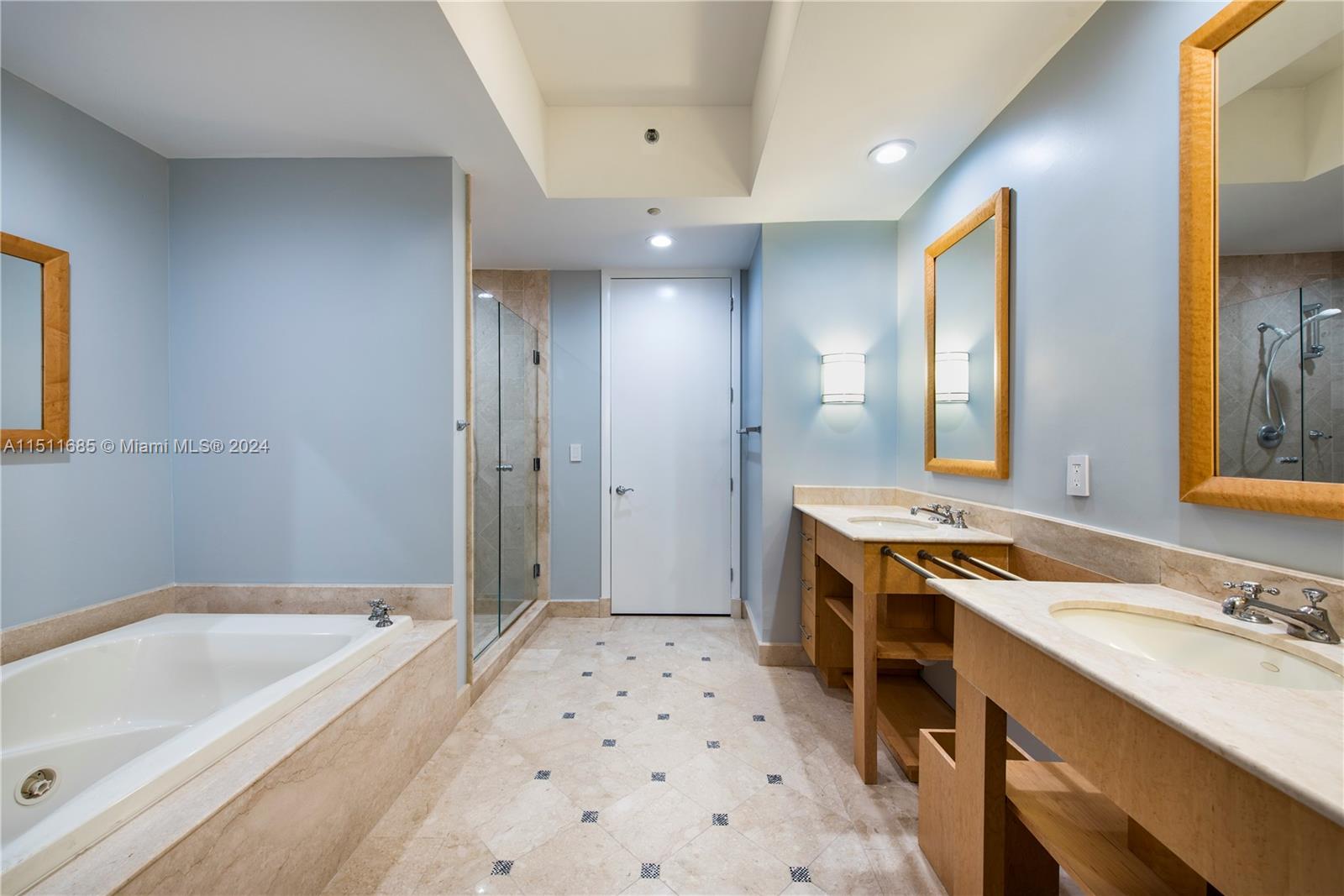 100 Pointe Dr, Miami Beach, FL, 33139 United States, 3 Bedrooms Bedrooms, ,3 BathroomsBathrooms,Residential,For Sale,Pointe Dr,A11511685