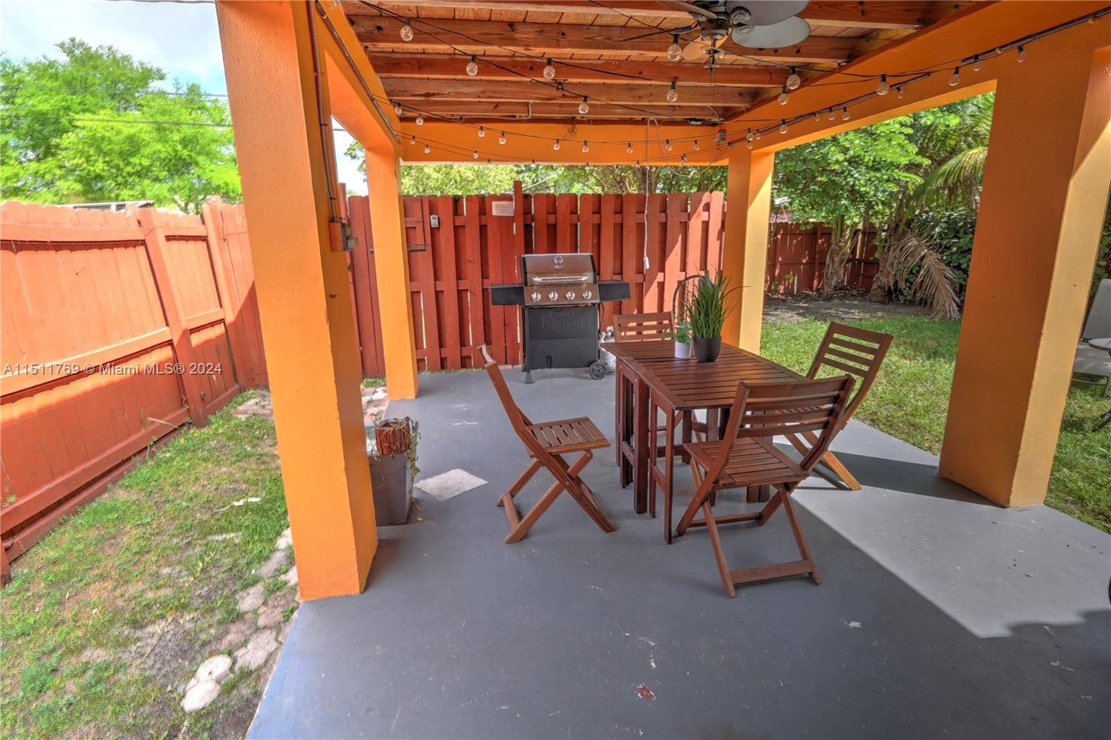 1631 Hollywood Blvd, Hollywood, Florida 33020, 3 Bedrooms Bedrooms, ,3 BathroomsBathrooms,Residential,For Sale,1631 Hollywood Blvd,A11511769