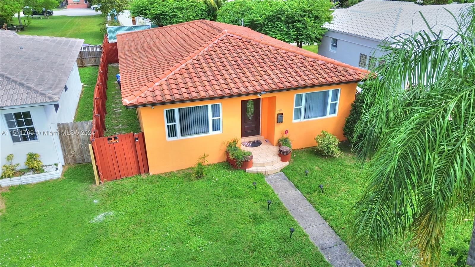 1631 Hollywood Blvd, Hollywood, Florida 33020, 3 Bedrooms Bedrooms, ,3 BathroomsBathrooms,Residential,For Sale,1631 Hollywood Blvd,A11511769