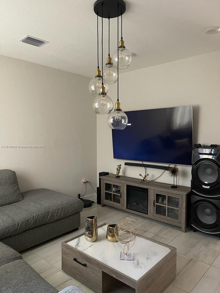 2419 SE 11th St 2419, Homestead, Florida 33035, 3 Bedrooms Bedrooms, ,2 BathroomsBathrooms,Residential,For Sale,2419 SE 11th St 2419,A11510958