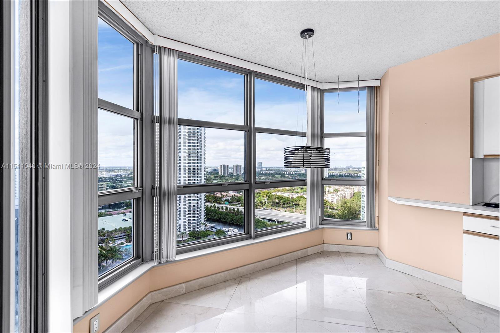 19101 NE 36th Ct 2705, Aventura, Florida 33180, 2 Bedrooms Bedrooms, ,2 BathroomsBathrooms,Residential,For Sale,19101 NE 36th Ct 2705,A11511040