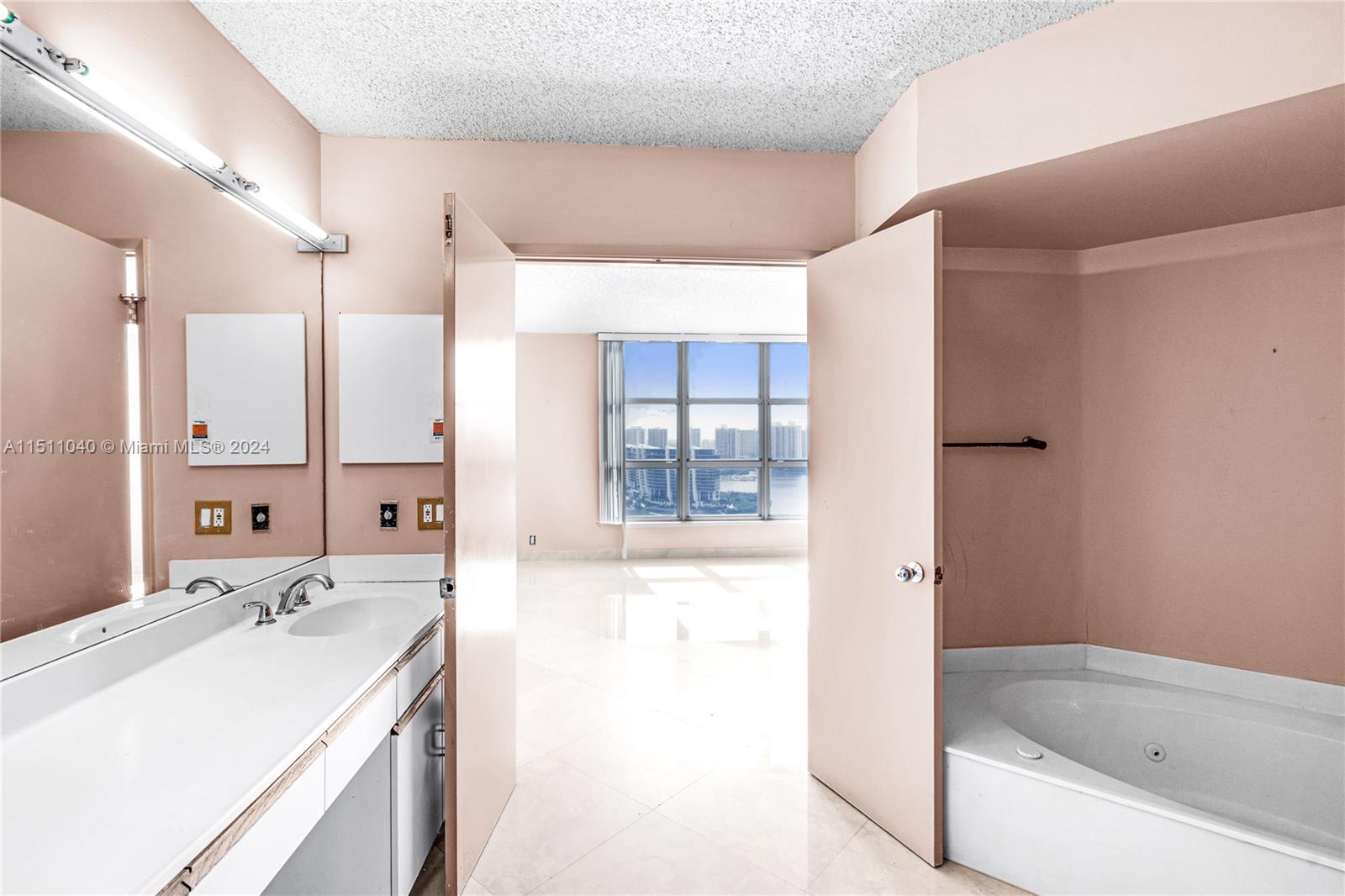 19101 NE 36th Ct 2705, Aventura, Florida 33180, 2 Bedrooms Bedrooms, ,2 BathroomsBathrooms,Residential,For Sale,19101 NE 36th Ct 2705,A11511040