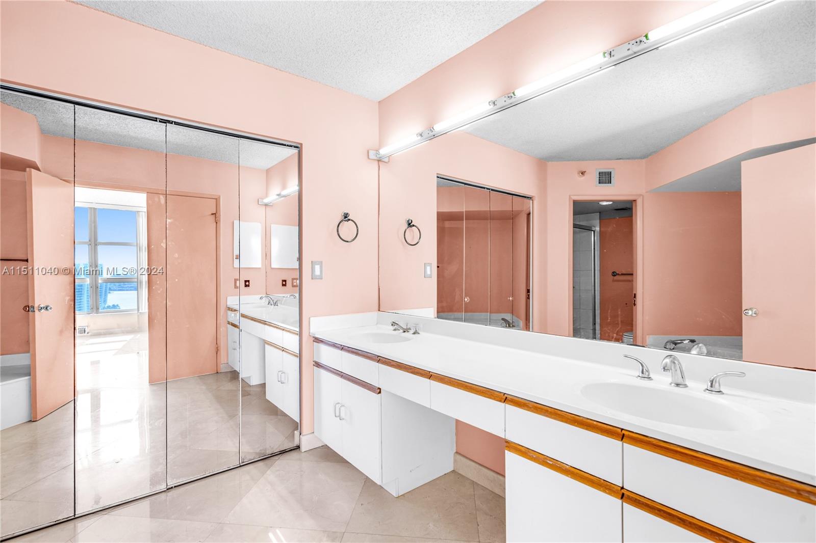 19101 NE 36th Ct 2705, Aventura, Florida 33180, 2 Bedrooms Bedrooms, ,2 BathroomsBathrooms,Residential,For Sale,19101 NE 36th Ct 2705,A11511040