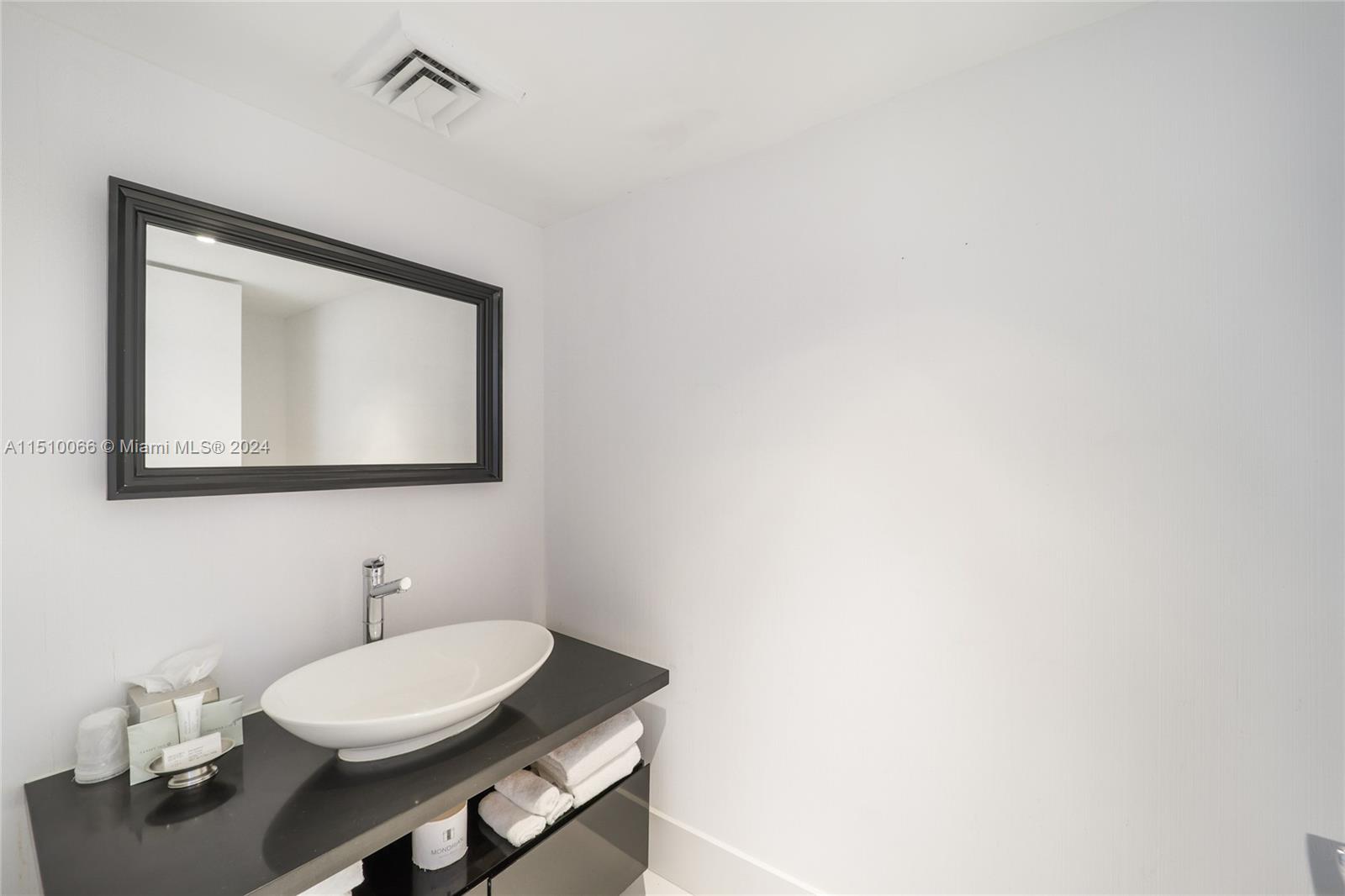 1100 West Ave TS-4, Miami Beach, Florida 33139, 2 Bedrooms Bedrooms, ,2 BathroomsBathrooms,Residential,For Sale,1100 West Ave TS-4,A11510066