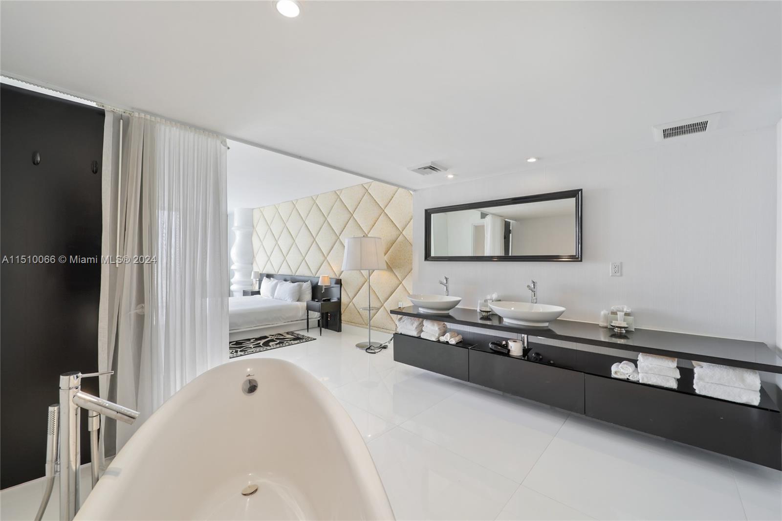 1100 West Ave TS-4, Miami Beach, Florida 33139, 2 Bedrooms Bedrooms, ,2 BathroomsBathrooms,Residential,For Sale,1100 West Ave TS-4,A11510066