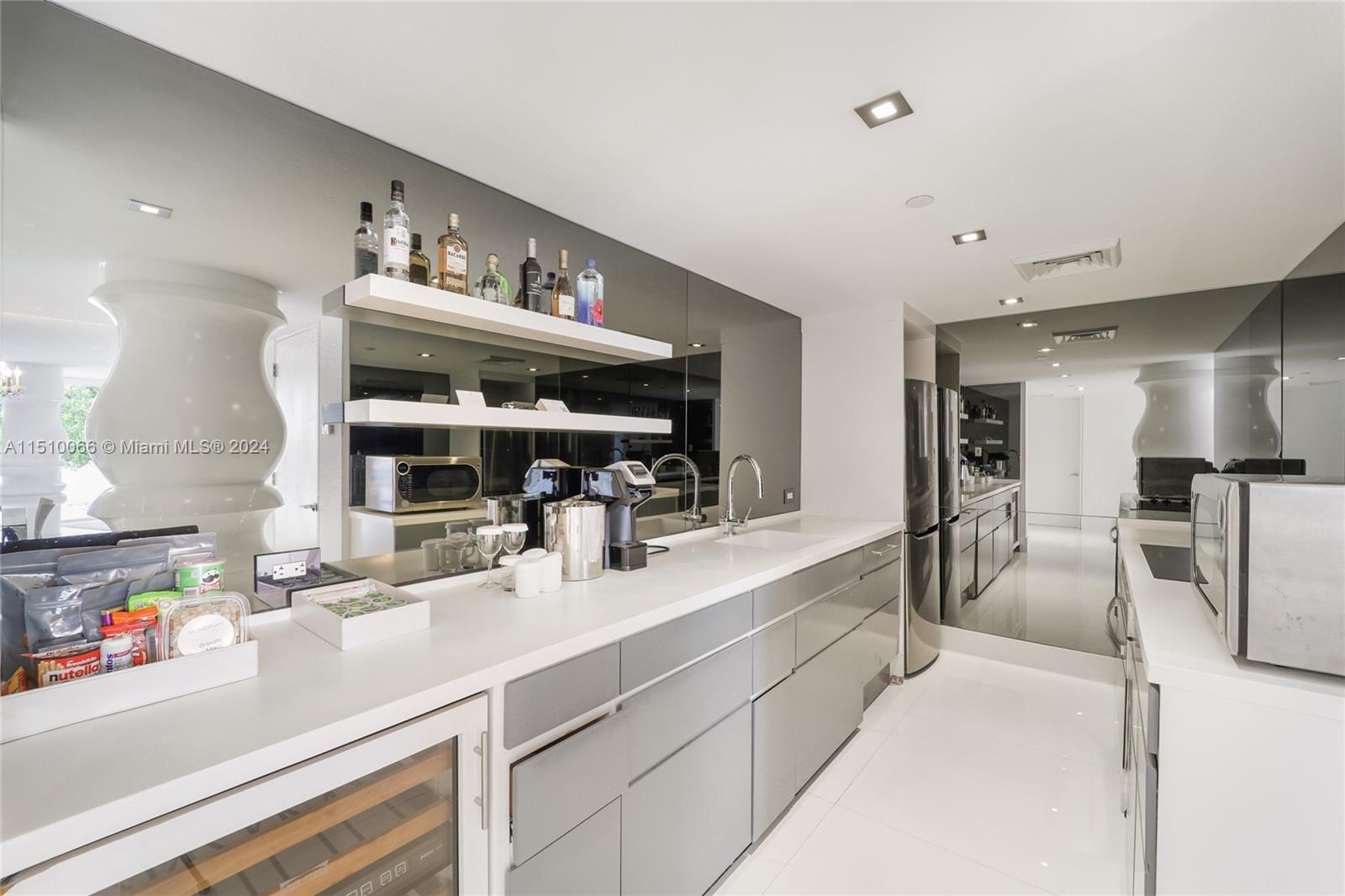 1100 West Ave TS-4, Miami Beach, Florida 33139, 2 Bedrooms Bedrooms, ,2 BathroomsBathrooms,Residential,For Sale,1100 West Ave TS-4,A11510066