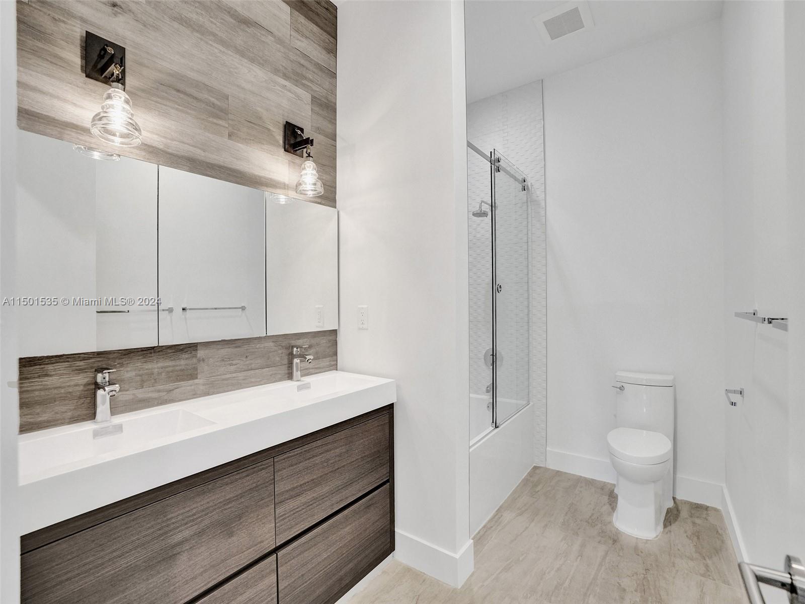 5180 La Gorce Dr, Miami Beach, FL, 33140 United States, 4 Bedrooms Bedrooms, ,3 BathroomsBathrooms,Residential,For Sale,La Gorce Dr,A11501535